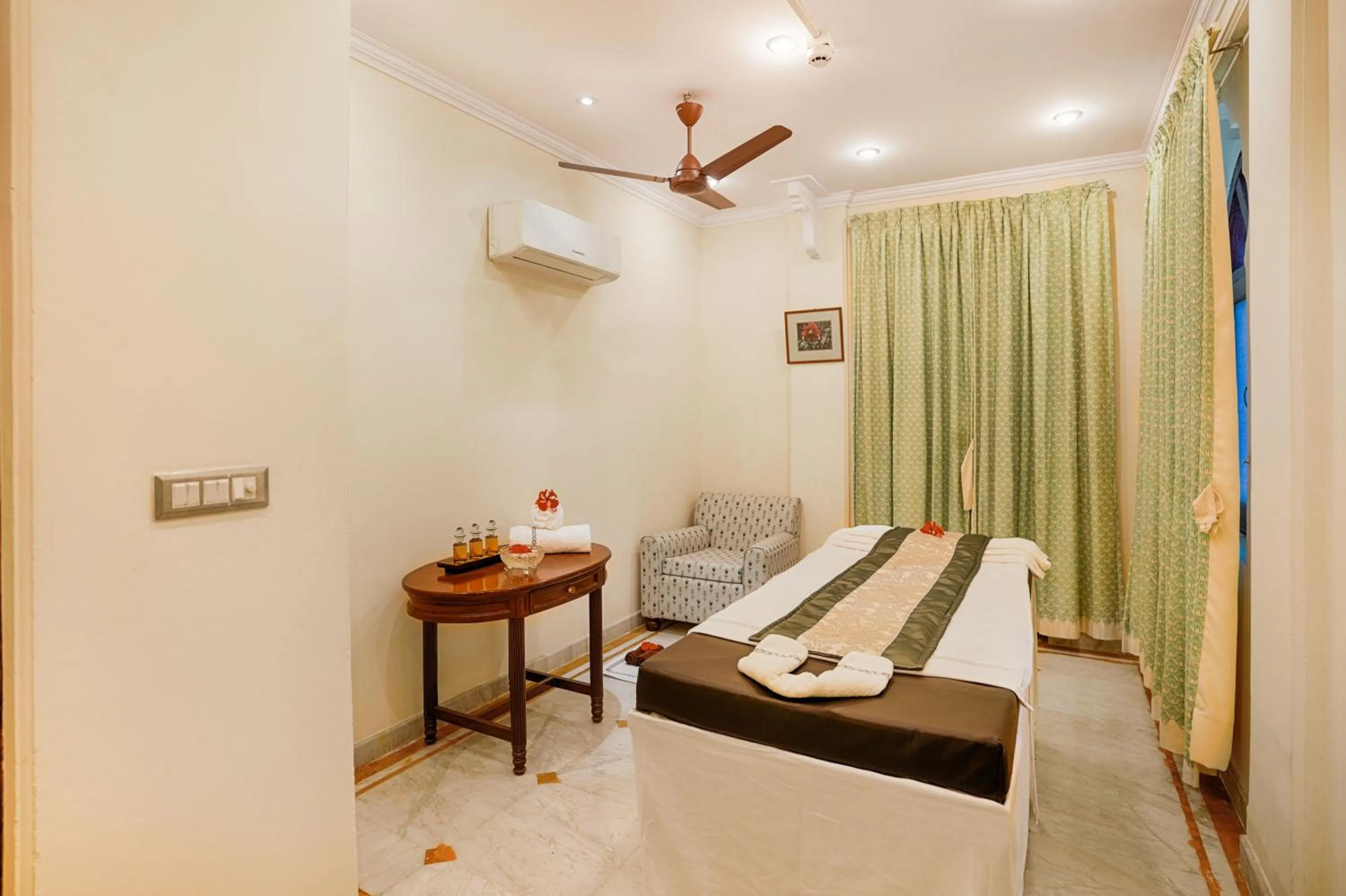 Spa and wellness centre/facilities, Bed in Club Mahindra Bharatpur
