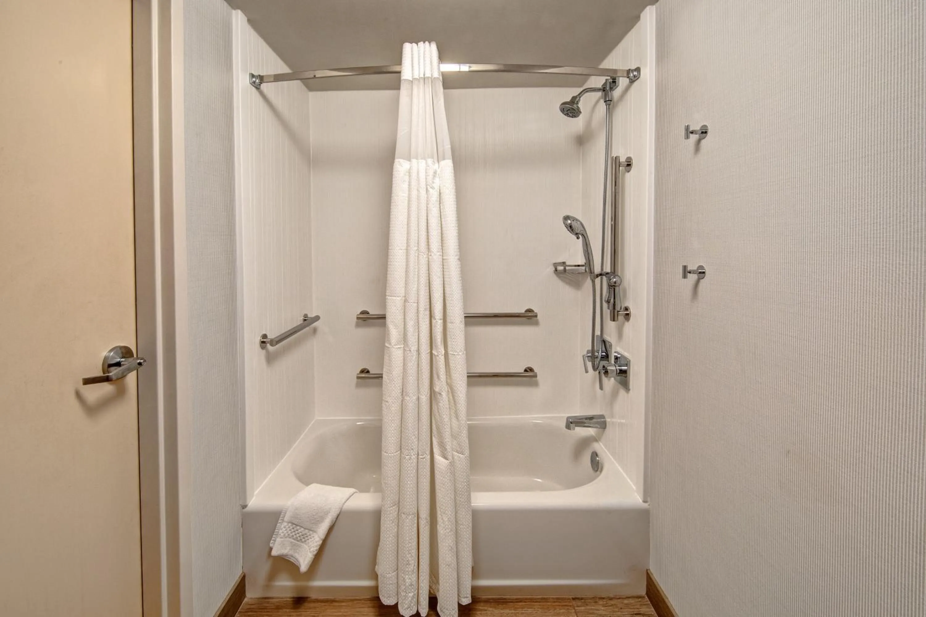 Bedroom in Courtyard by Marriott Nashville Vanderbilt West End