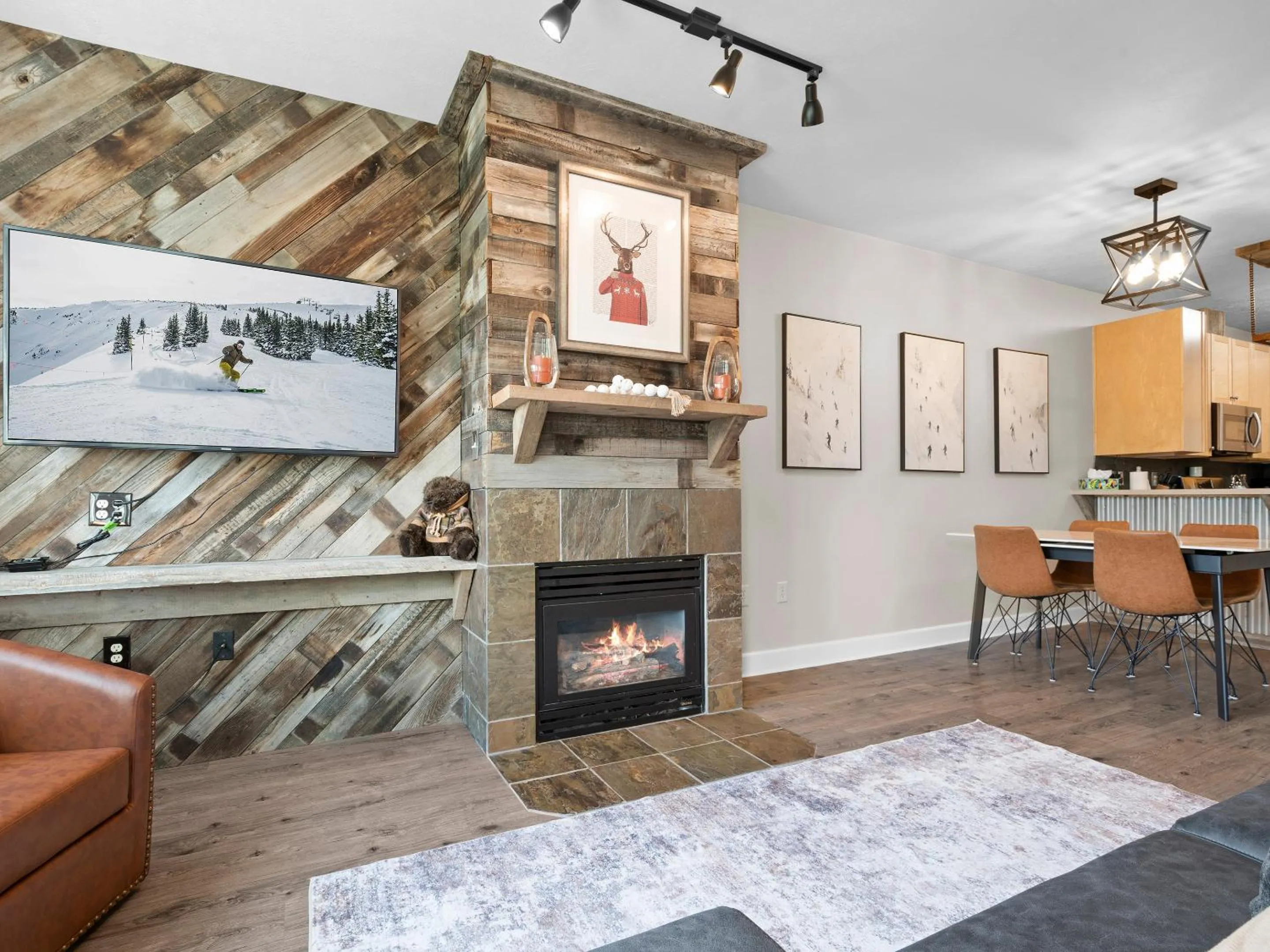 Living room in Crestview Condominiums by All Seasons Resort Lodging