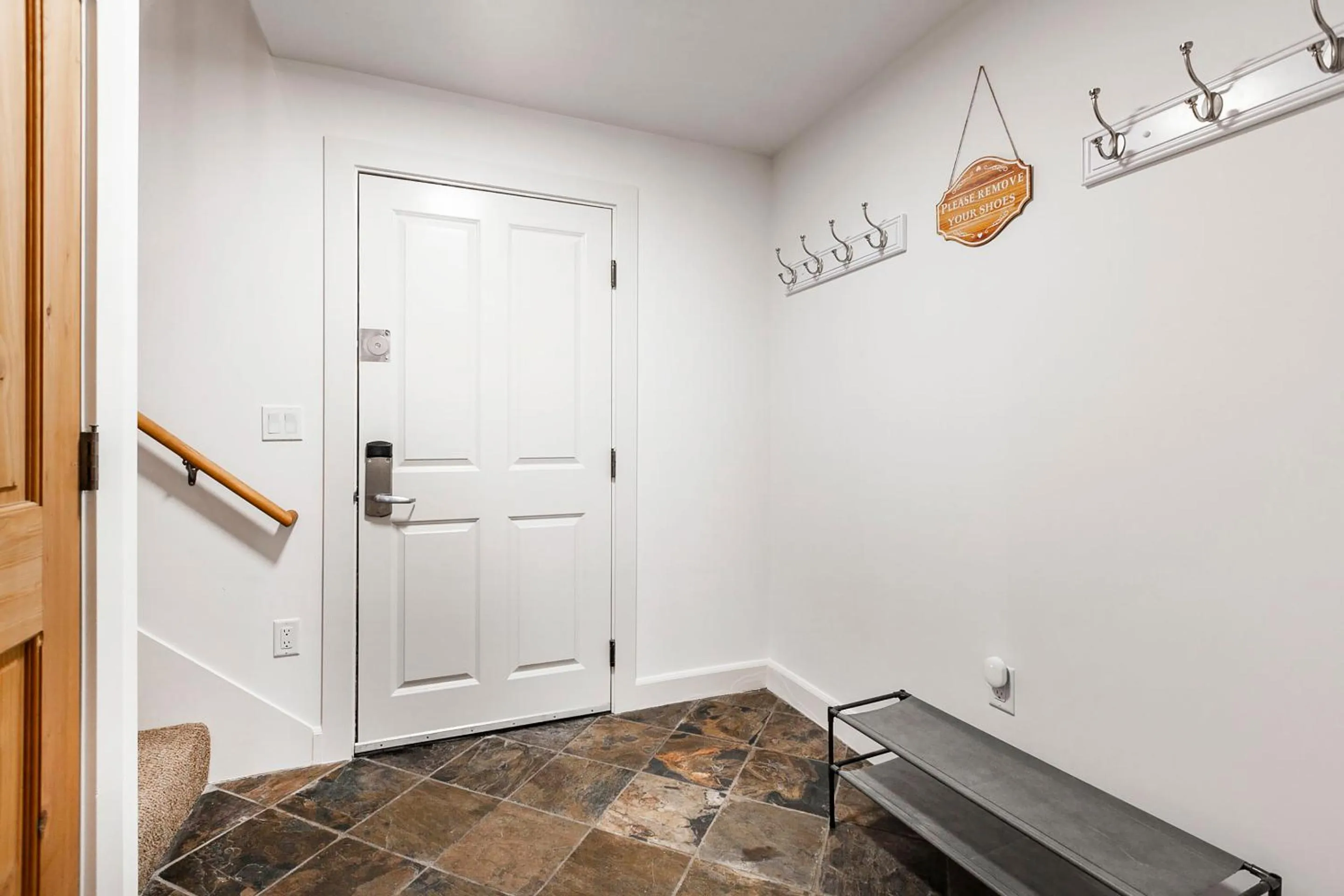 Facade/entrance in Crestview Condominiums by All Seasons Resort Lodging