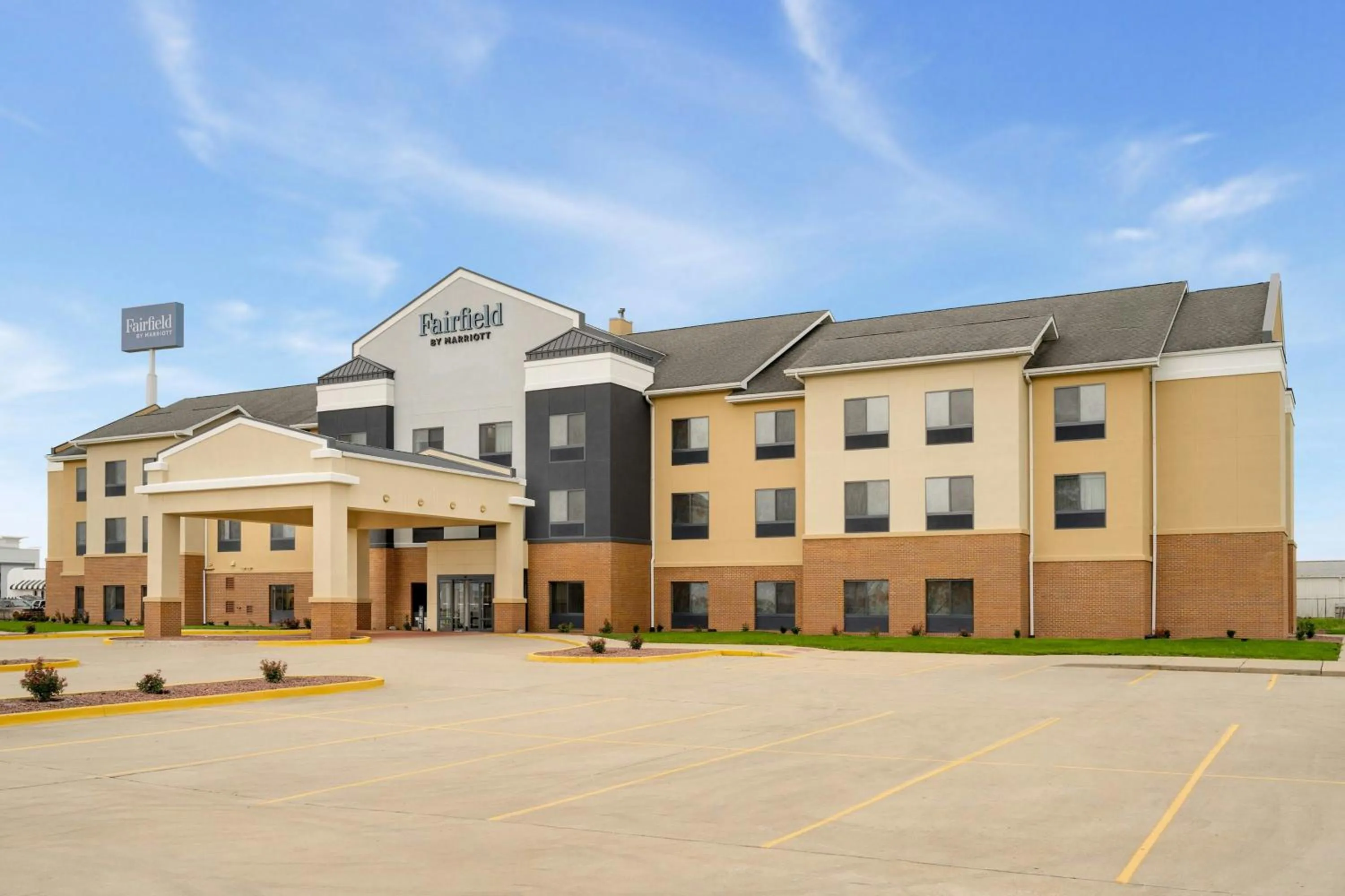 Property building in Fairfield Inn & Suites Bloomington