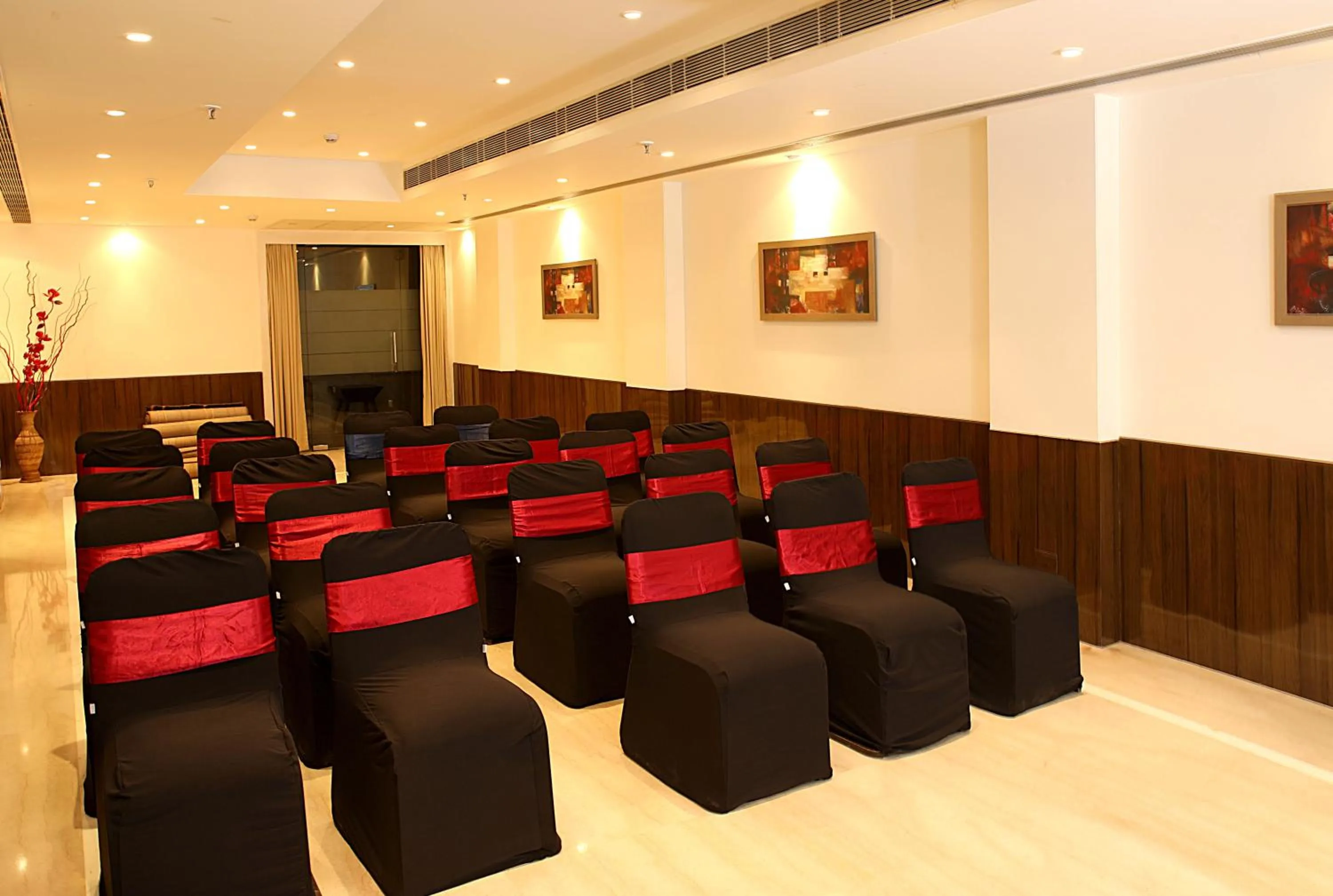 Banquet/Function facilities in Inde Hotel Vista Woods Huda City Centre, Gurgaon