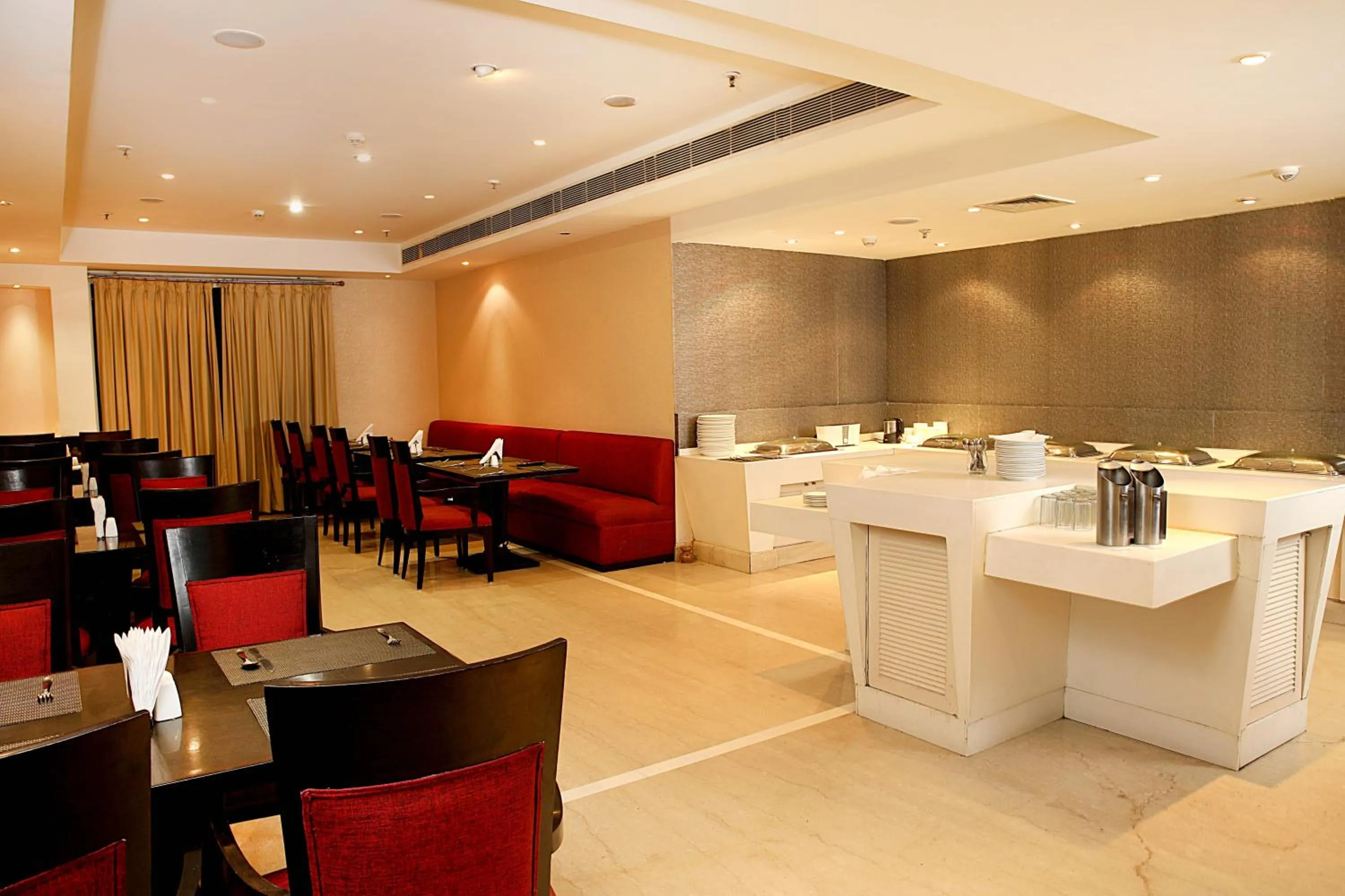 Restaurant/places to eat in Inde Hotel Vista Woods Huda City Centre, Gurgaon