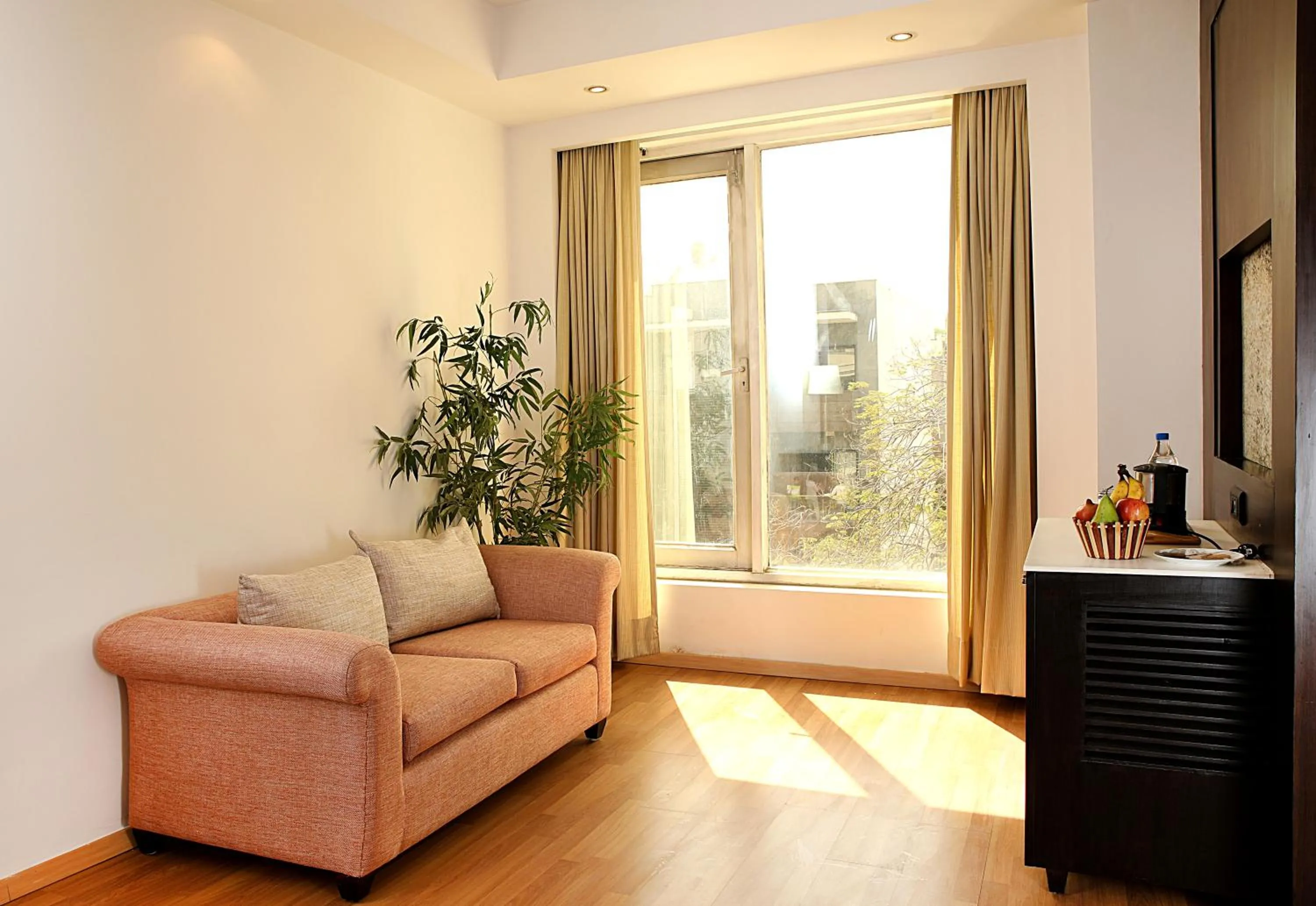 Seating area in Inde Hotel Vista Woods Huda City Centre, Gurgaon