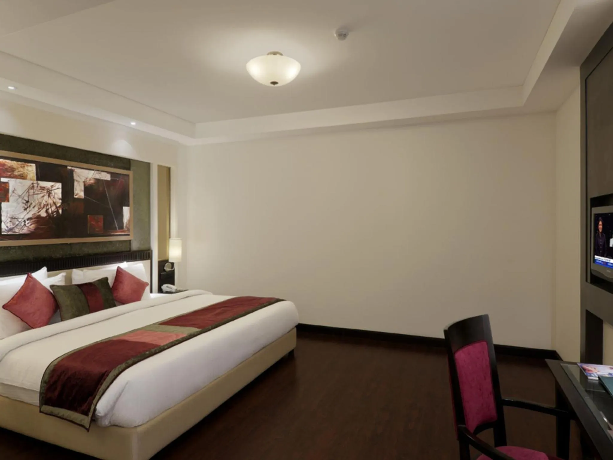 Bed in Inde Hotel Vista Woods Huda City Centre, Gurgaon