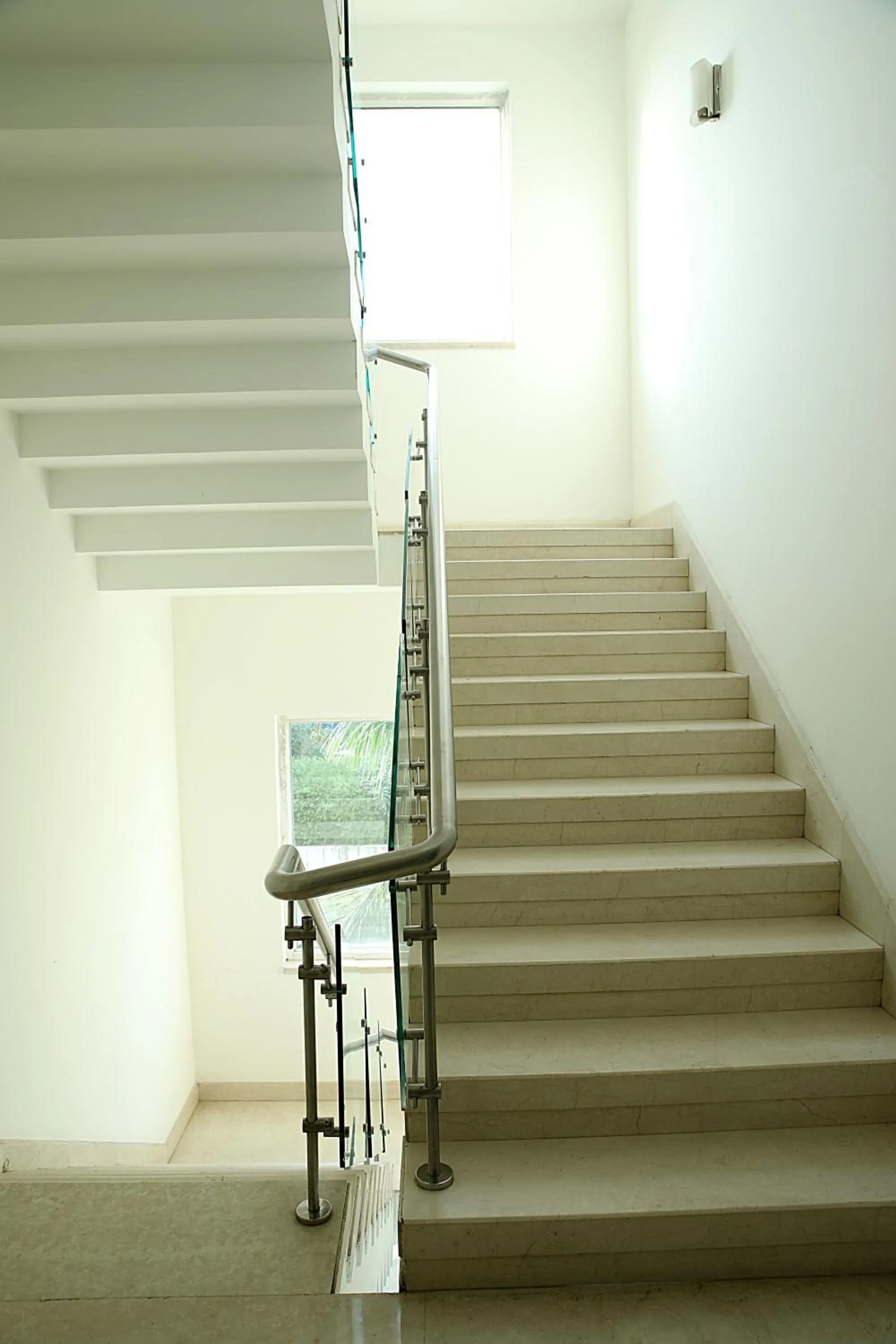 Area and facilities in Inde Hotel Vista Woods Huda City Centre, Gurgaon