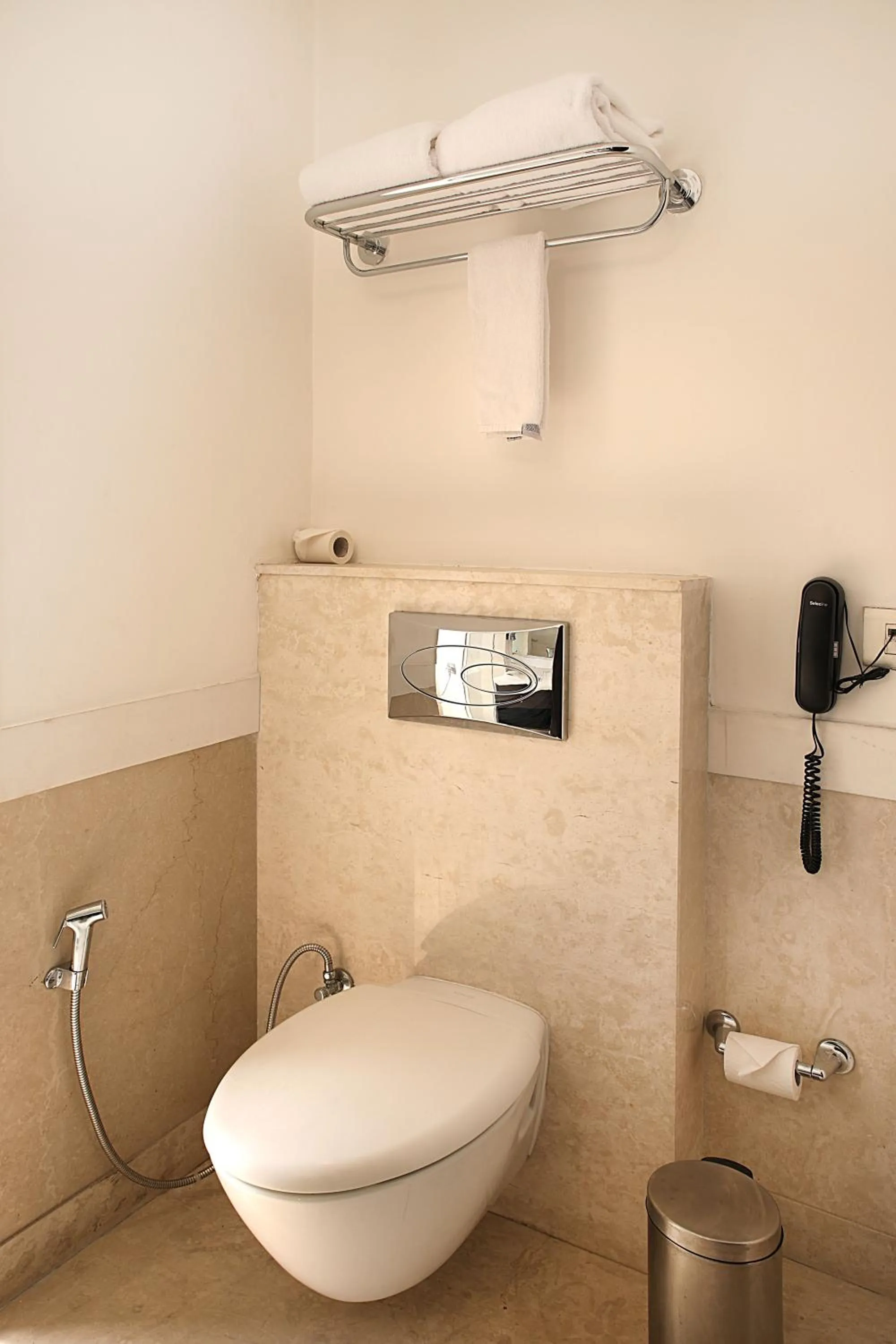 Bathroom in Inde Hotel Vista Woods Huda City Centre, Gurgaon