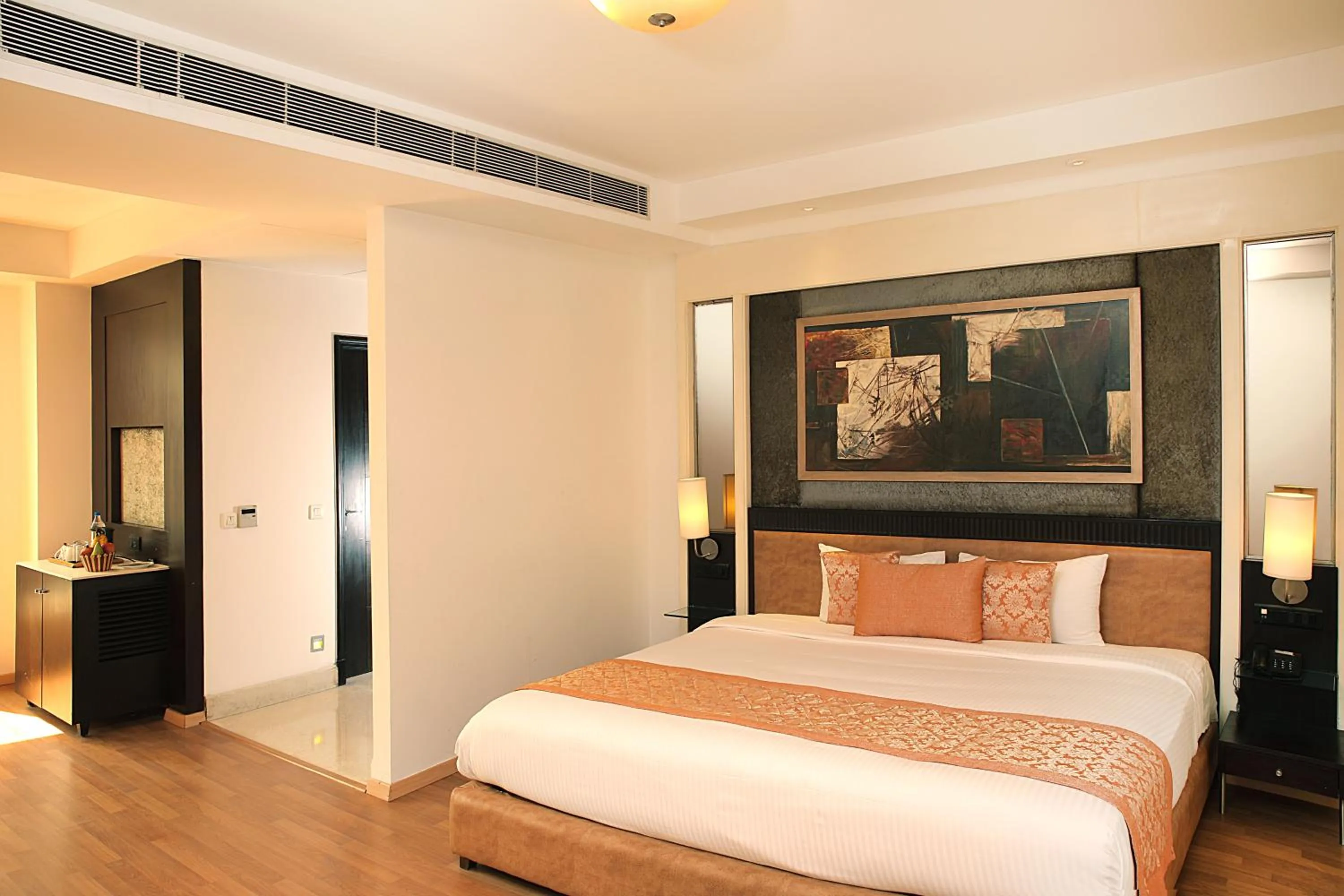 Bed in Inde Hotel Vista Woods Huda City Centre, Gurgaon