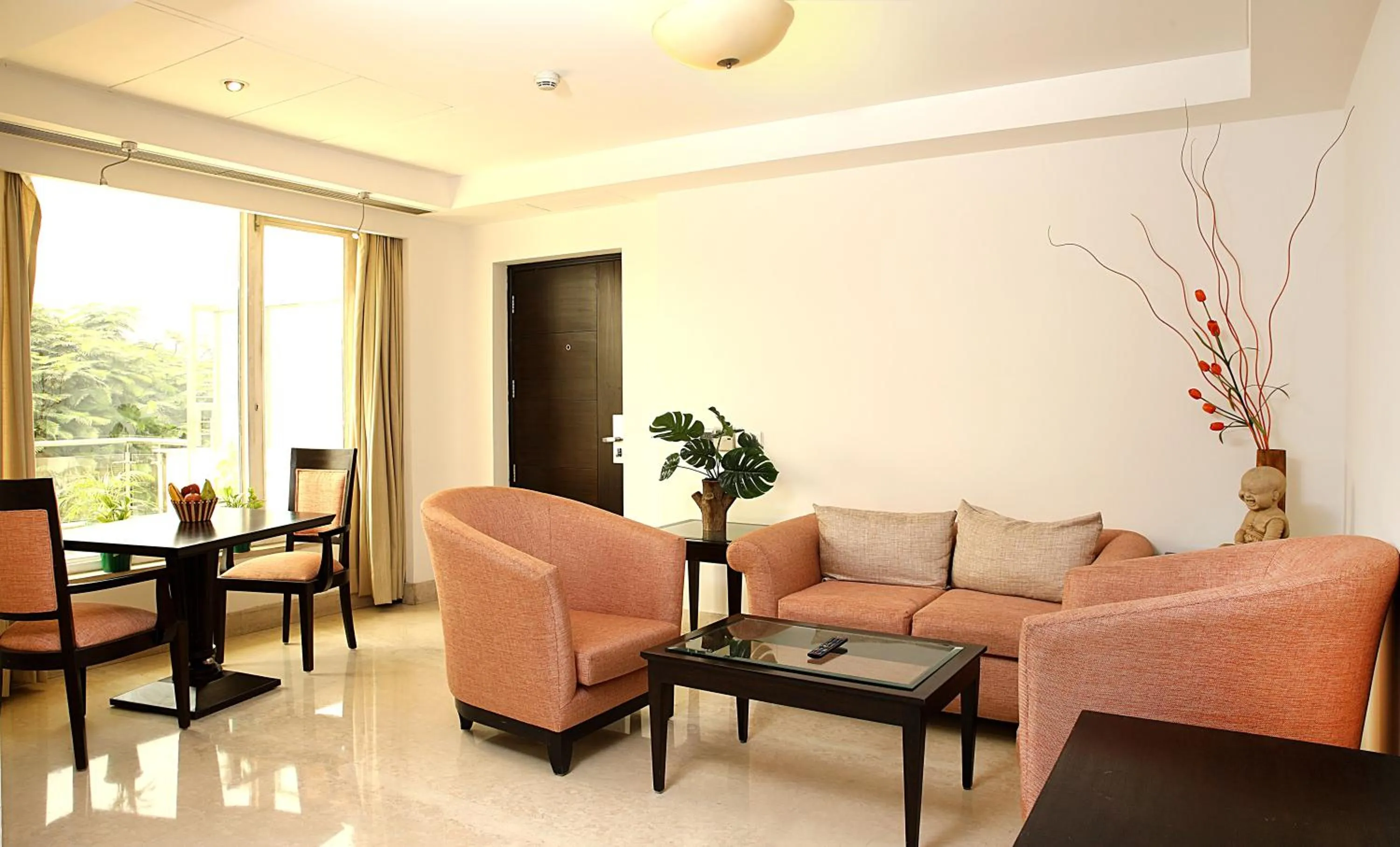 Living room in Inde Hotel Vista Woods Huda City Centre, Gurgaon