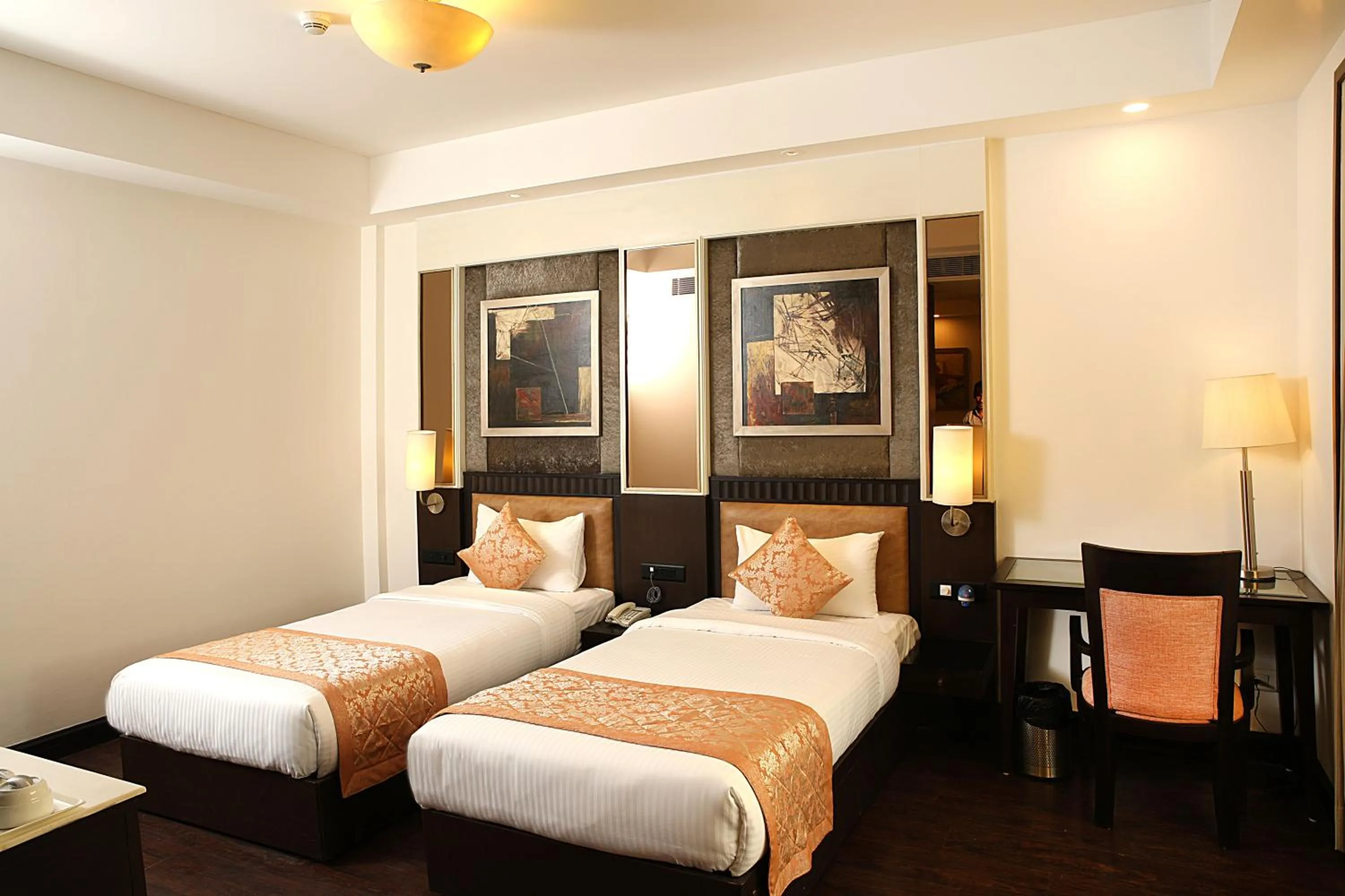 Bedroom, Bed in Inde Hotel Vista Woods Huda City Centre, Gurgaon