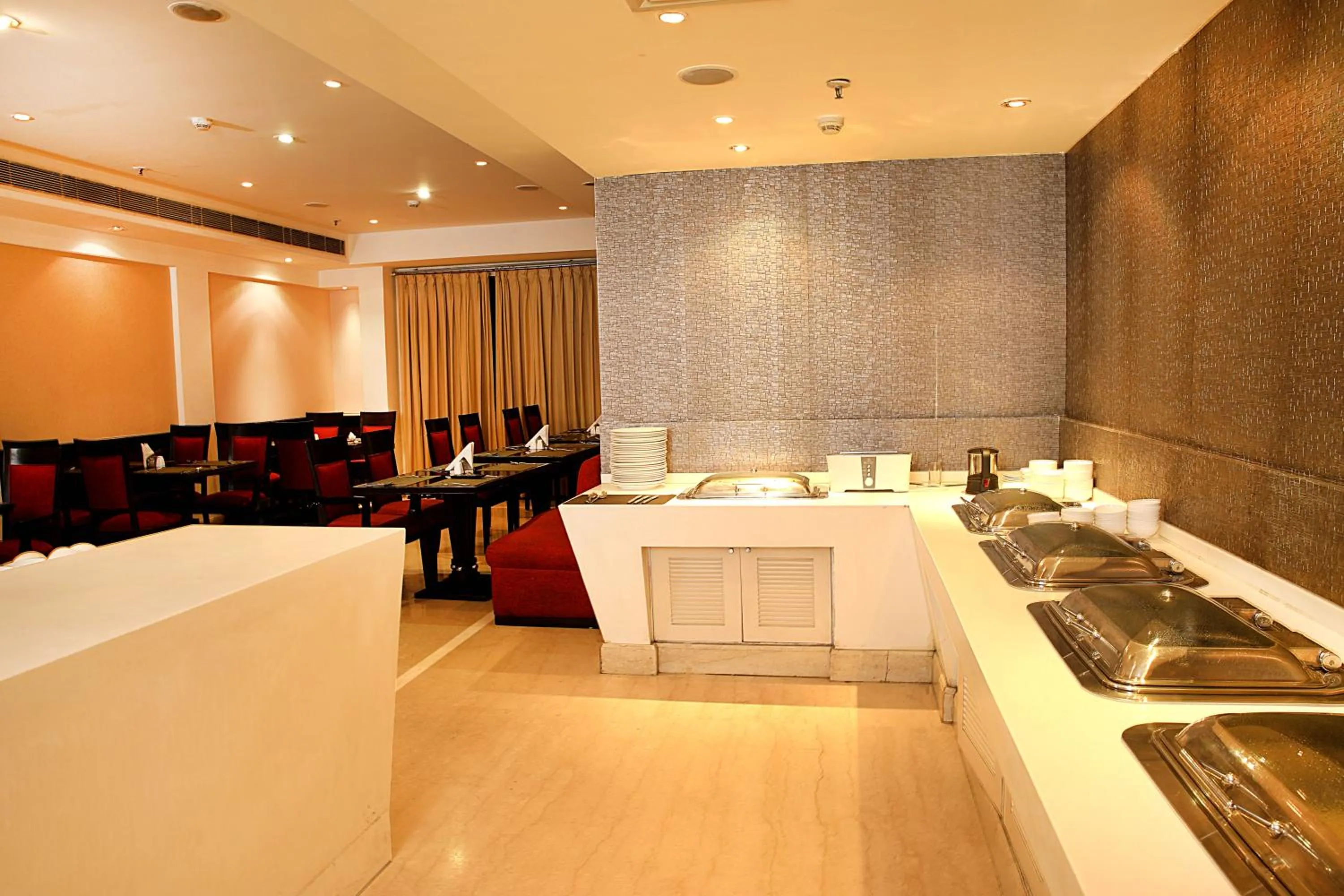 Restaurant/places to eat in Inde Hotel Vista Woods Huda City Centre, Gurgaon