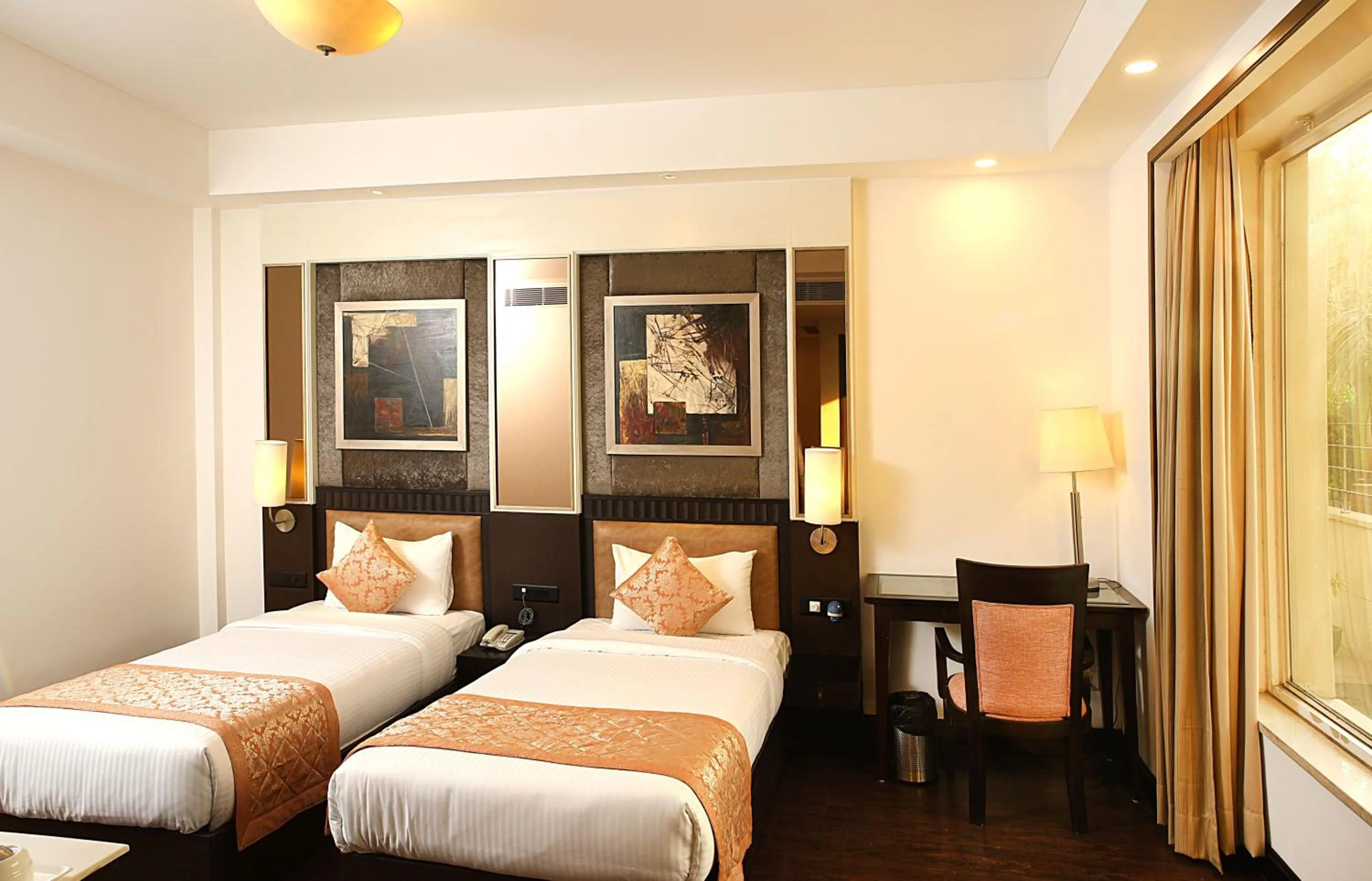Bedroom, Bed in Inde Hotel Vista Woods Huda City Centre, Gurgaon