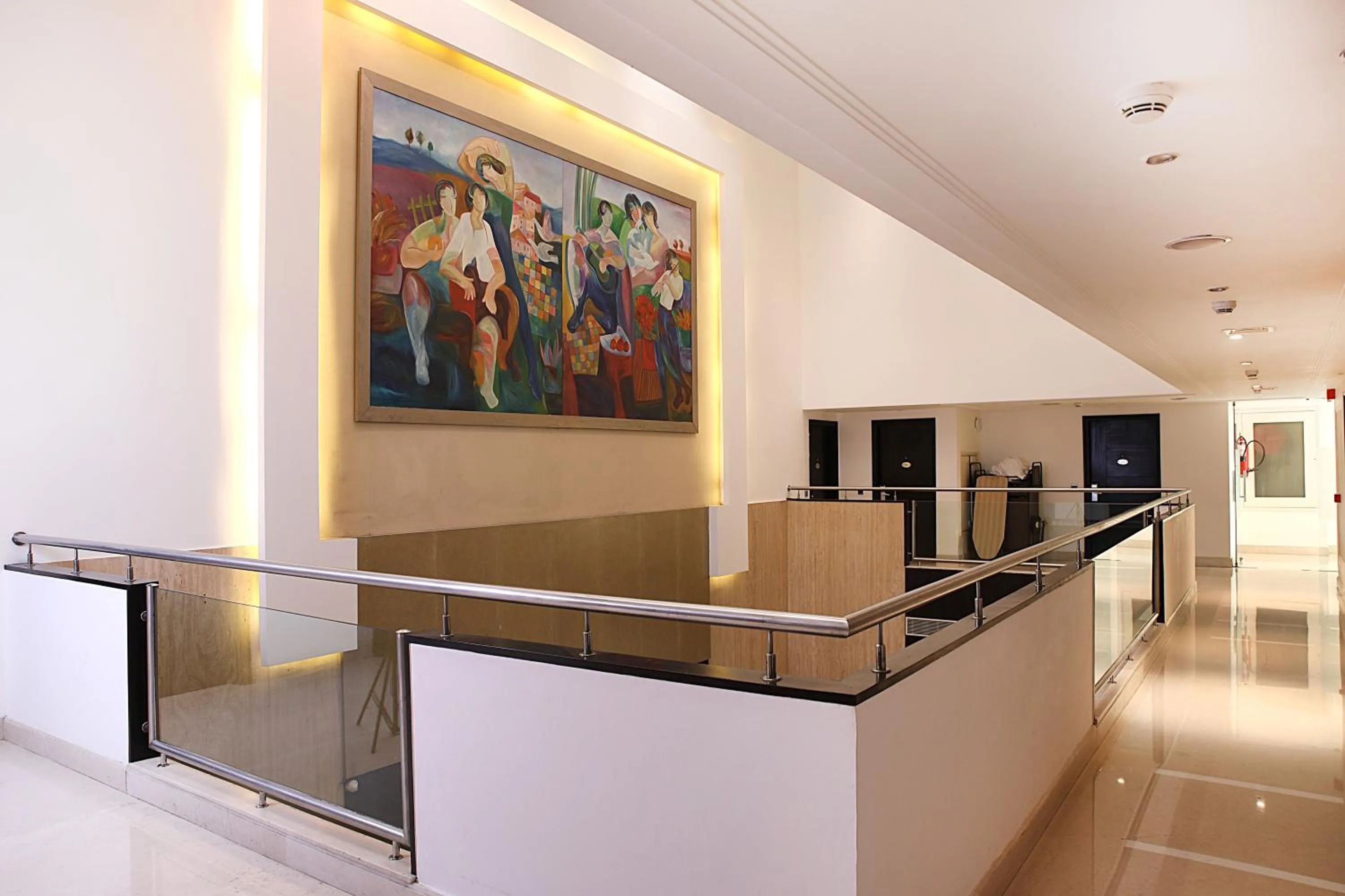 Area and facilities in Inde Hotel Vista Woods Huda City Centre, Gurgaon