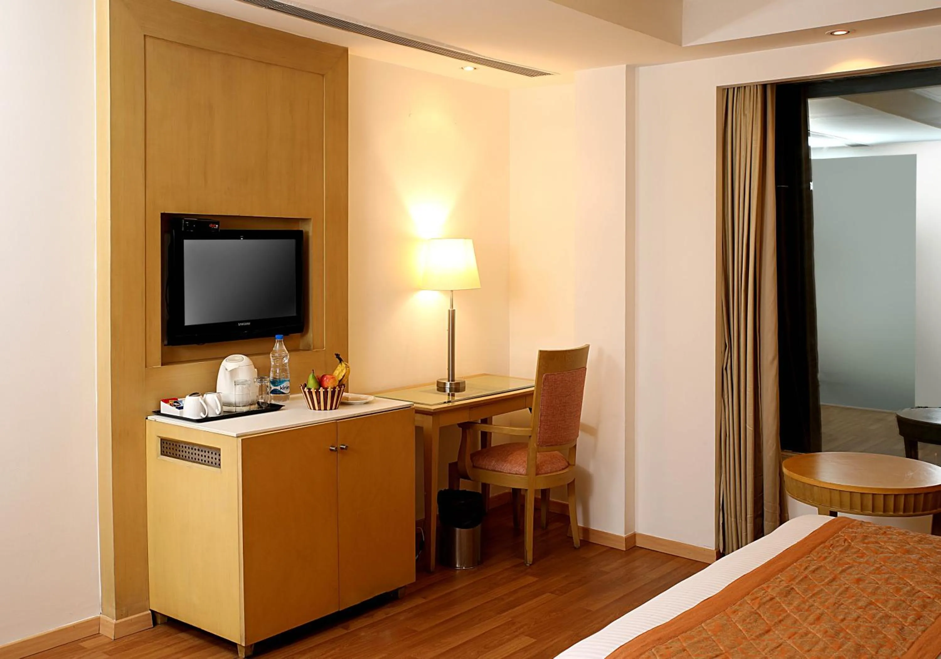 Bed in Inde Hotel Vista Woods Huda City Centre, Gurgaon