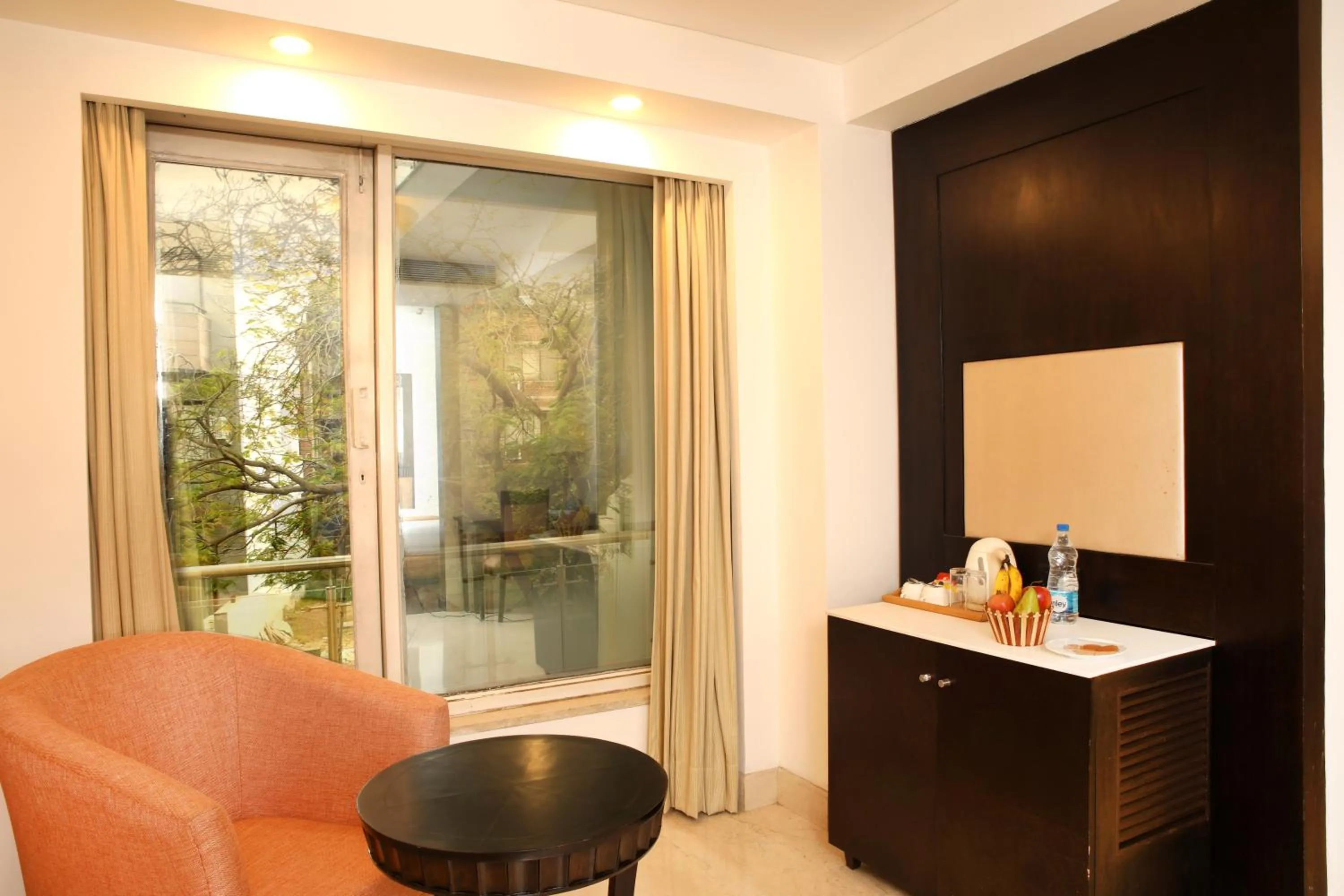 Living room in Inde Hotel Vista Woods Huda City Centre, Gurgaon
