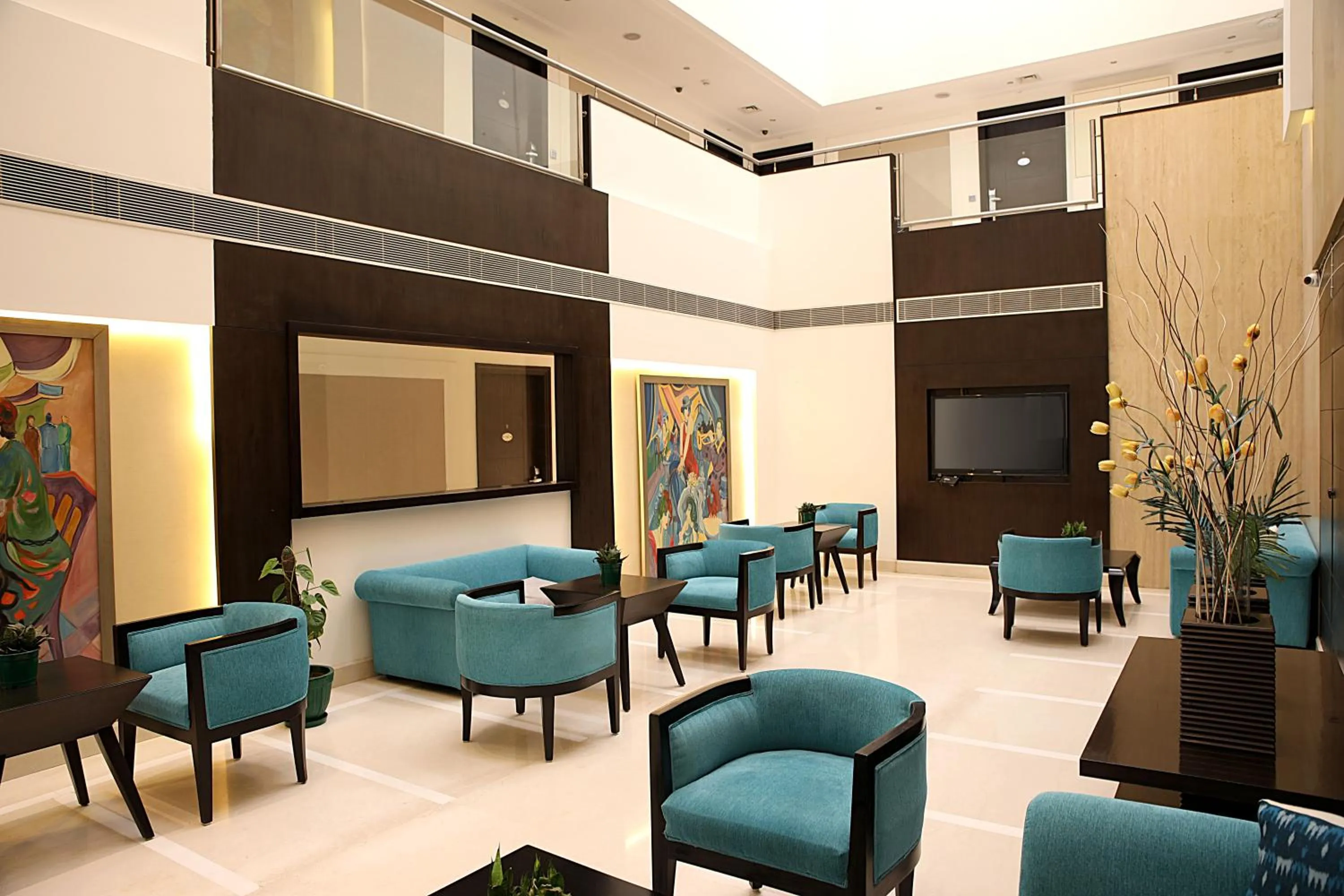 Lobby or reception in Inde Hotel Vista Woods Huda City Centre, Gurgaon