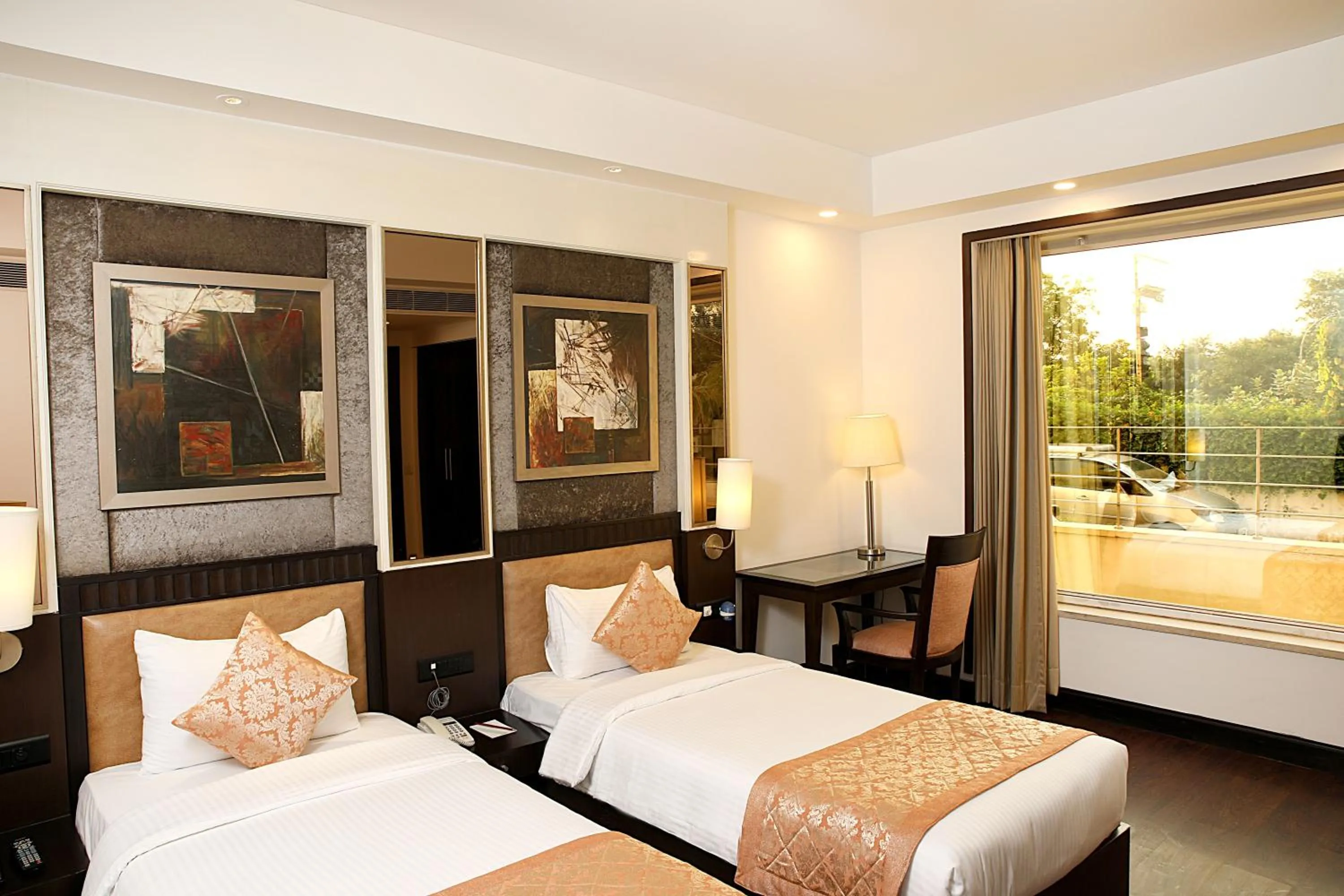 Bed in Inde Hotel Vista Woods Huda City Centre, Gurgaon