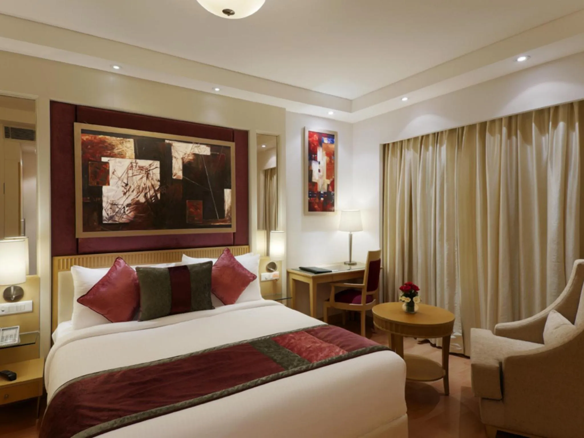 Bed in Inde Hotel Vista Woods Huda City Centre, Gurgaon