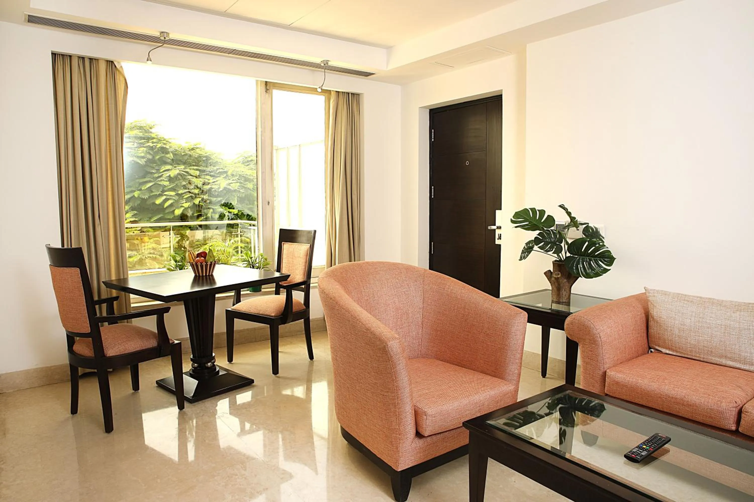 Living room in Inde Hotel Vista Woods Huda City Centre, Gurgaon