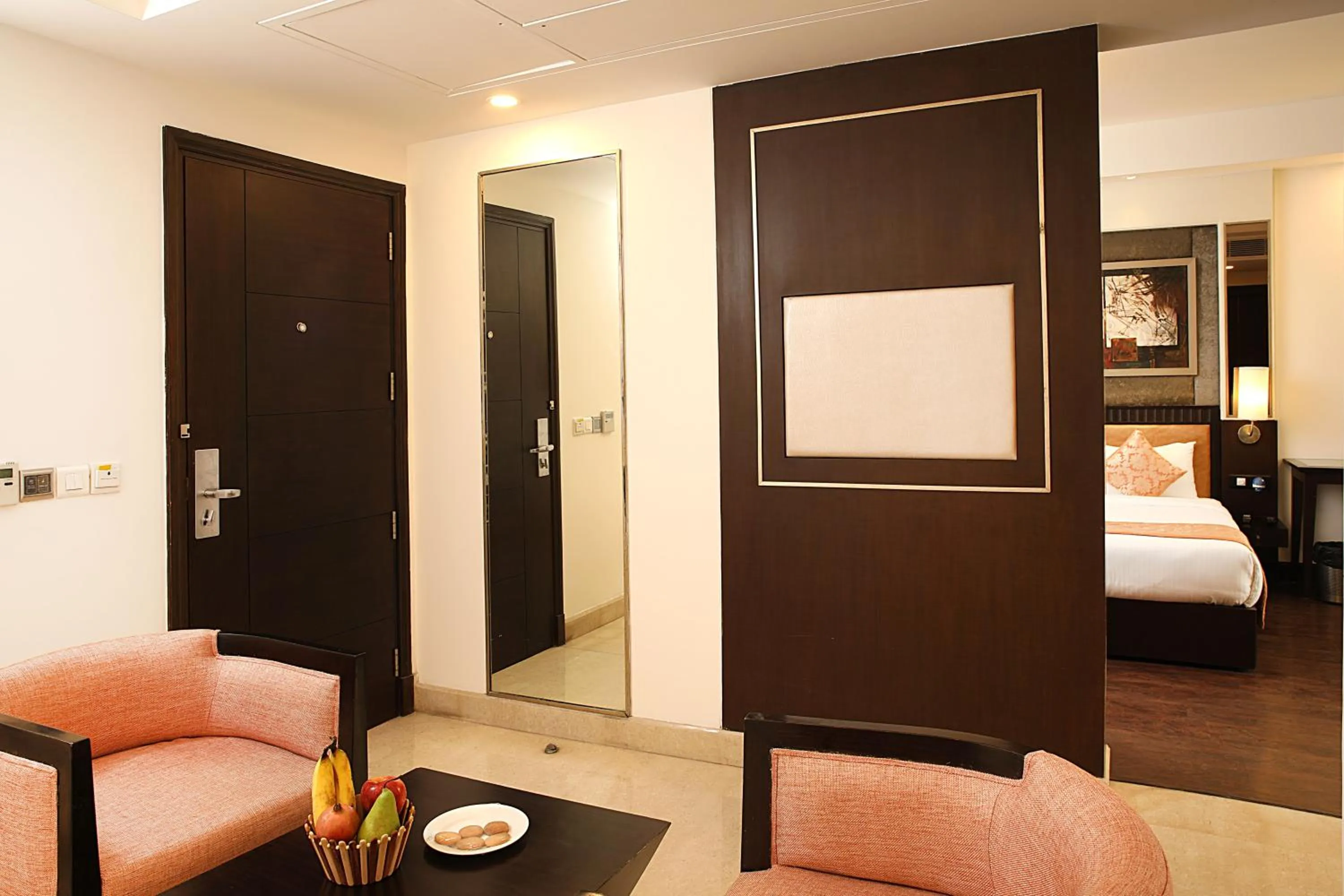 Living room, Bed in Inde Hotel Vista Woods Huda City Centre, Gurgaon