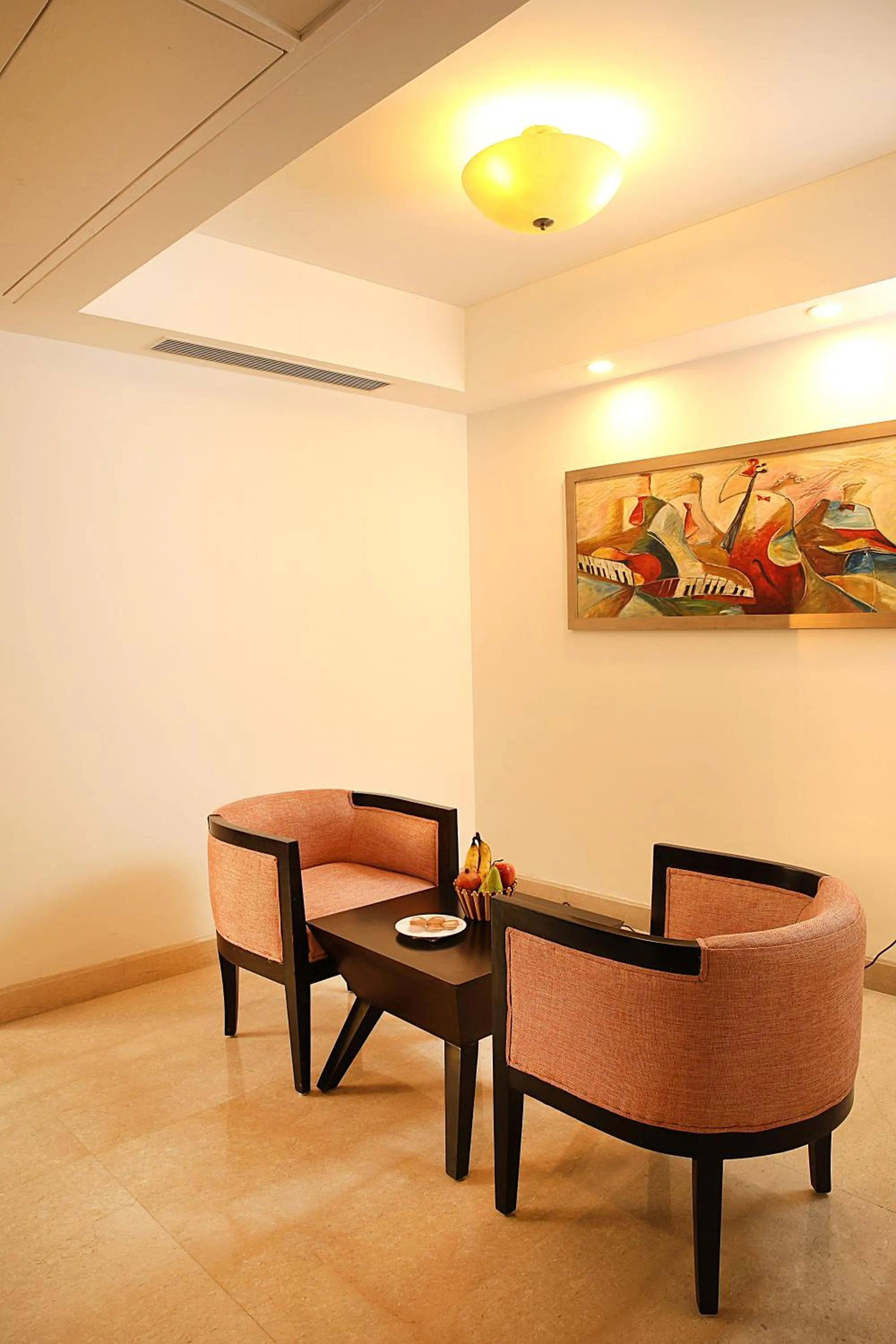 Seating area in Inde Hotel Vista Woods Huda City Centre, Gurgaon