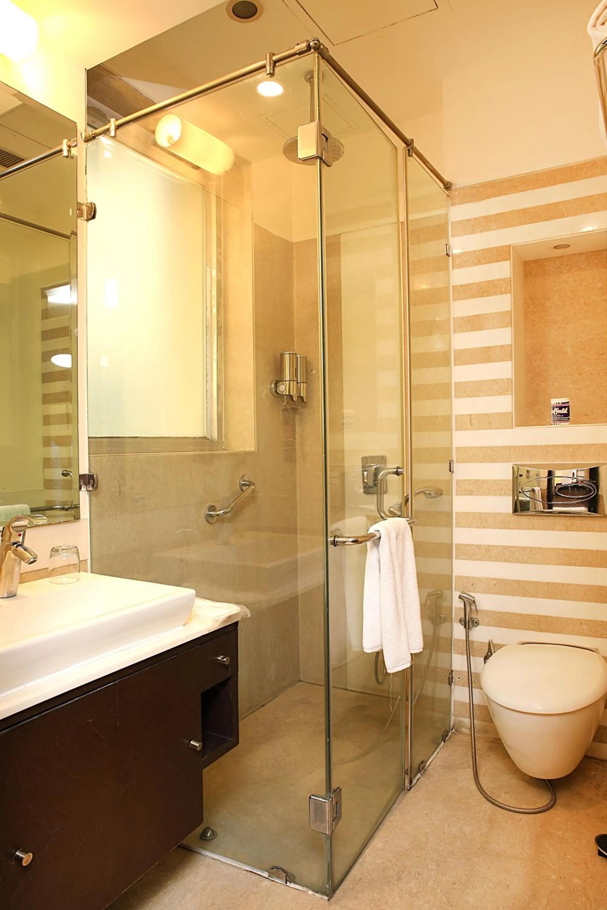 Bathroom in Inde Hotel Vista Woods Huda City Centre, Gurgaon