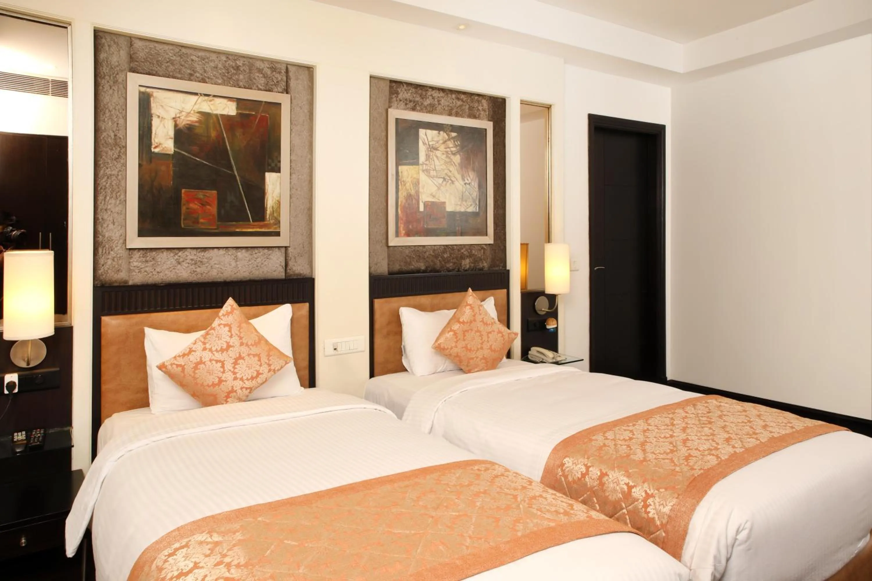 Bed in Inde Hotel Vista Woods Huda City Centre, Gurgaon