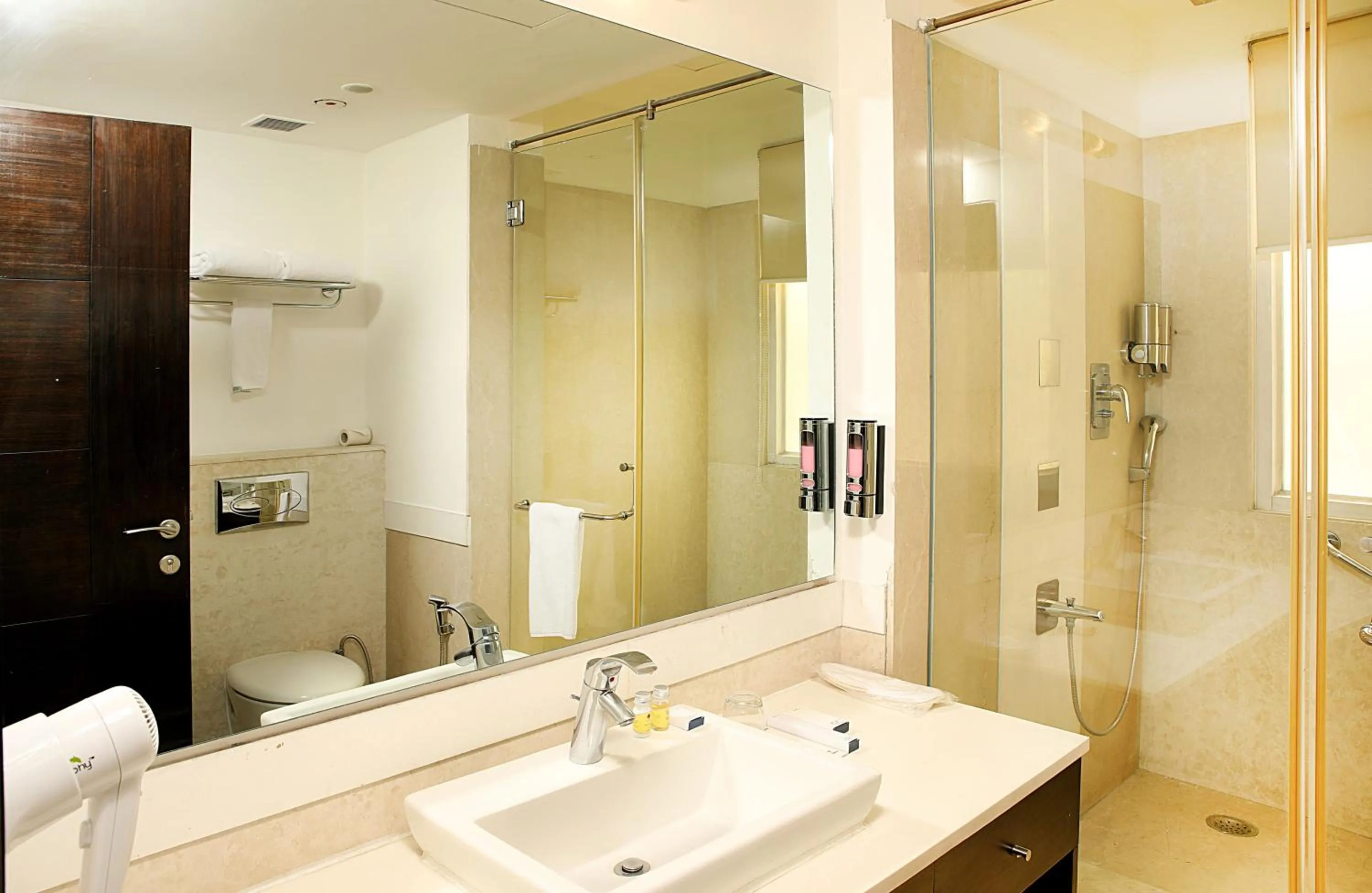 Bathroom in Inde Hotel Vista Woods Huda City Centre, Gurgaon