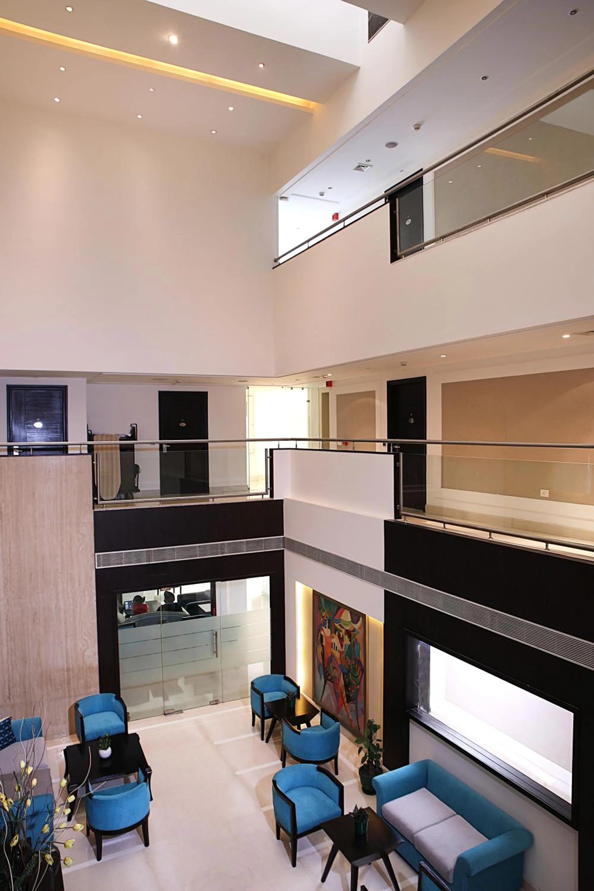 Area and facilities in Inde Hotel Vista Woods Huda City Centre, Gurgaon