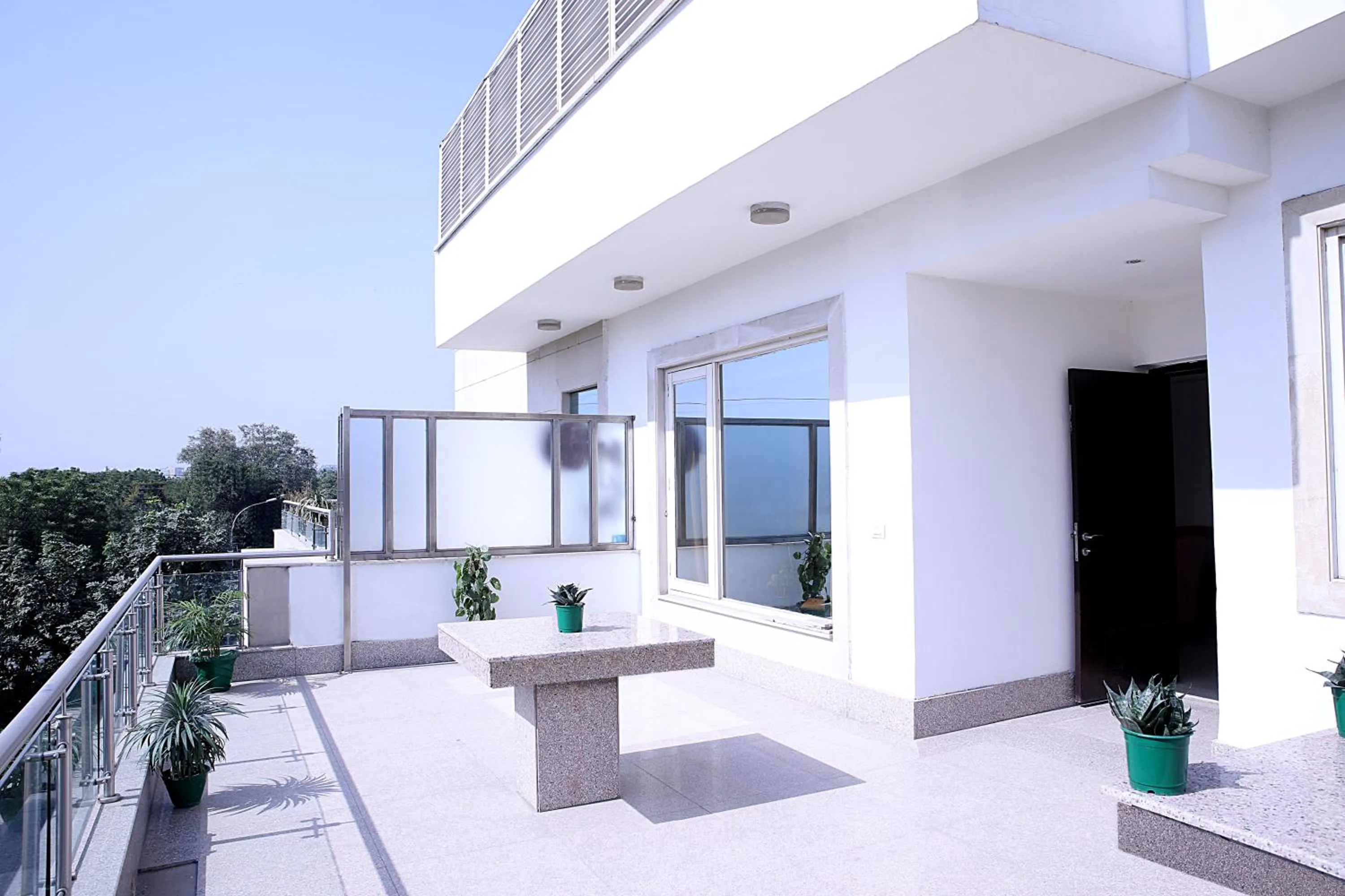 Balcony/Terrace in Inde Hotel Vista Woods Huda City Centre, Gurgaon