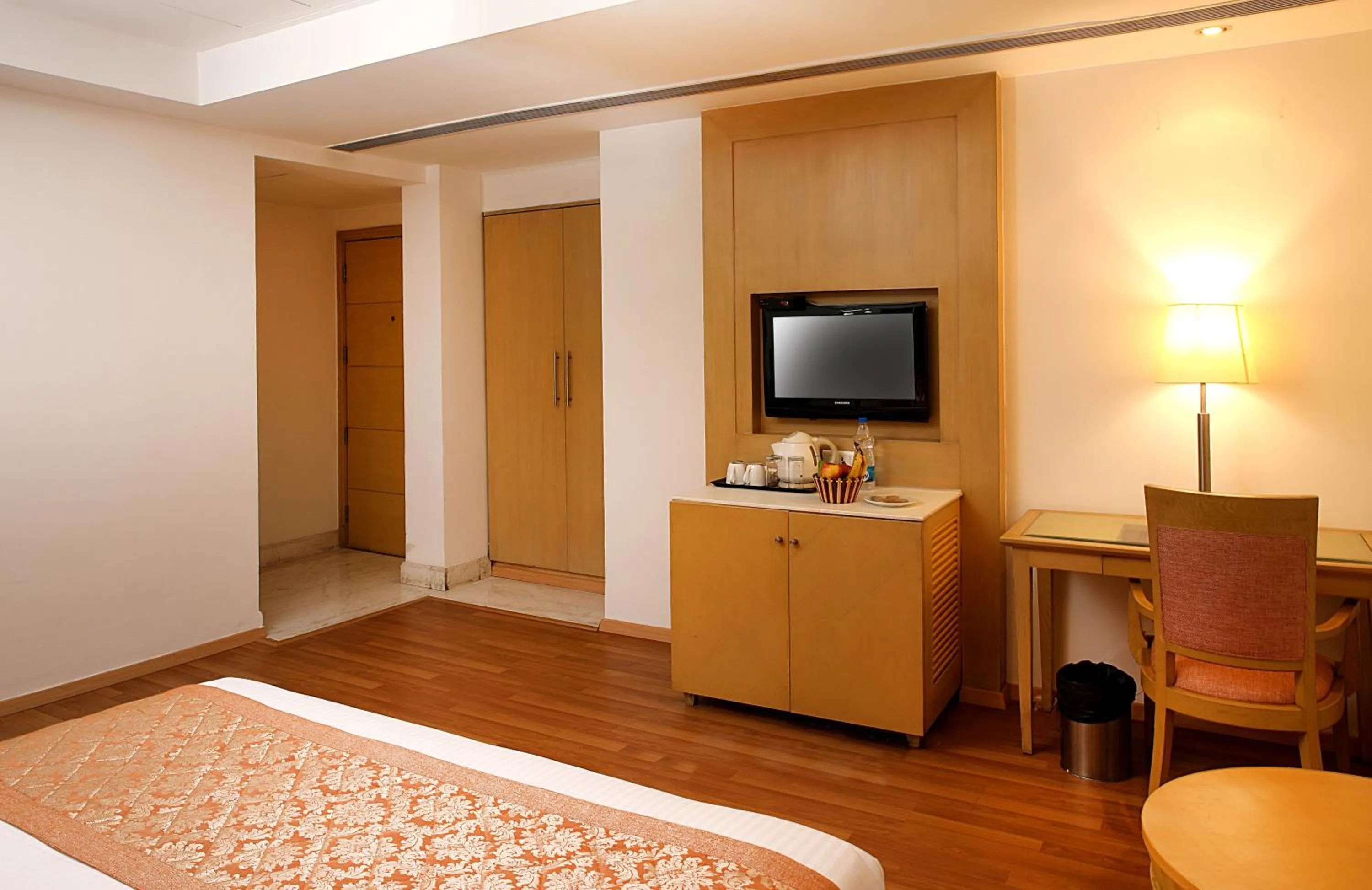 Bed in Inde Hotel Vista Woods Huda City Centre, Gurgaon