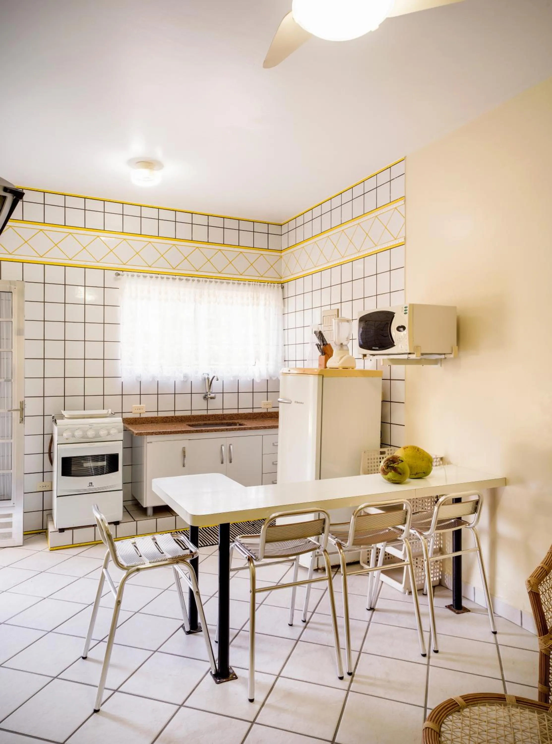 Kitchen or kitchenette in Costabela Apart Hotel e Pousada