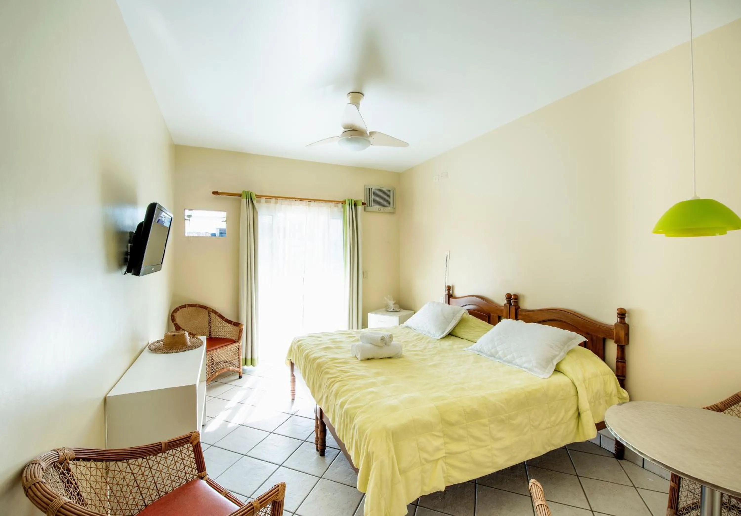 Photo of the whole room, Bed in Costabela Apart Hotel e Pousada