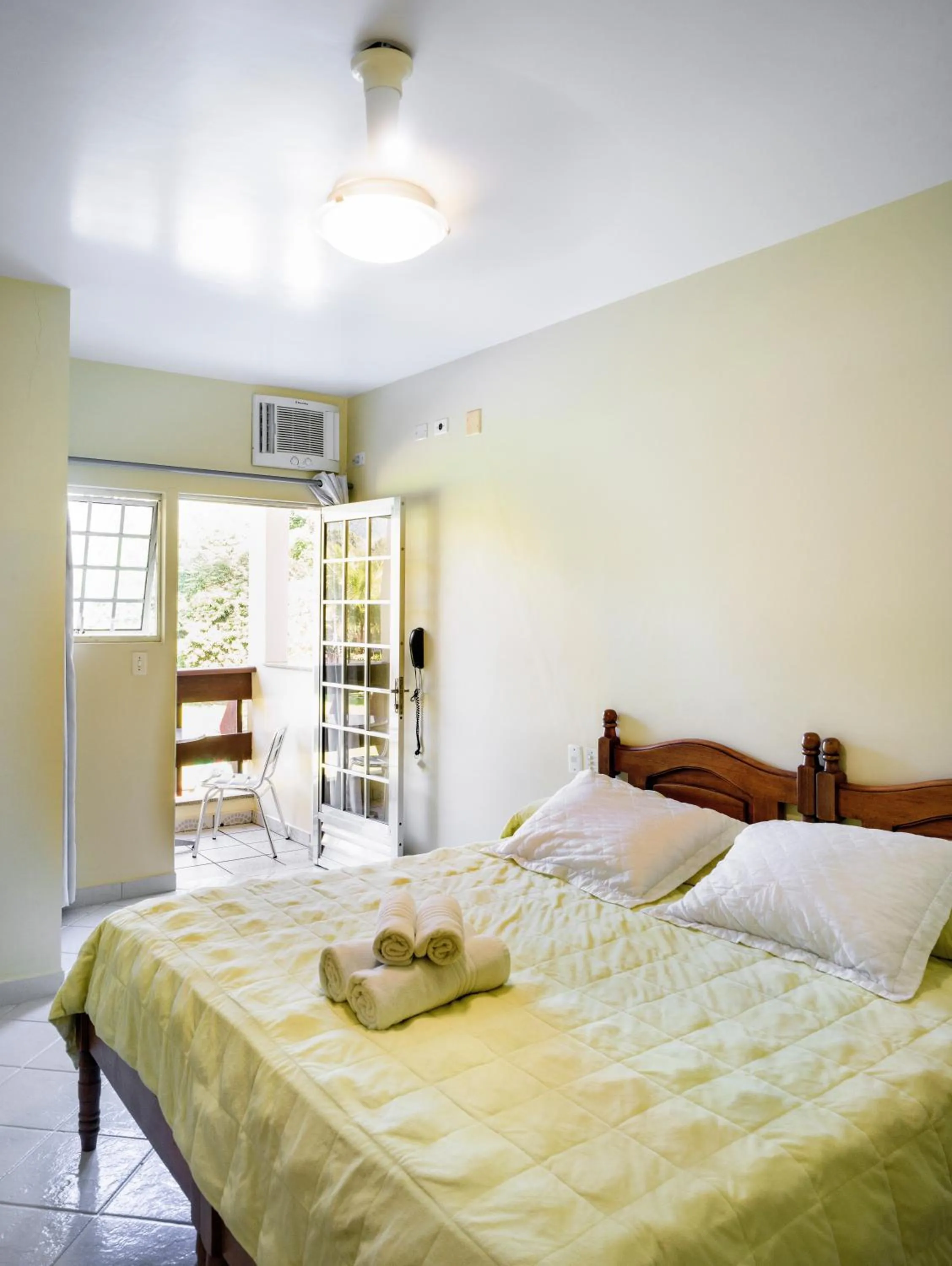 Photo of the whole room, Bed in Costabela Apart Hotel e Pousada