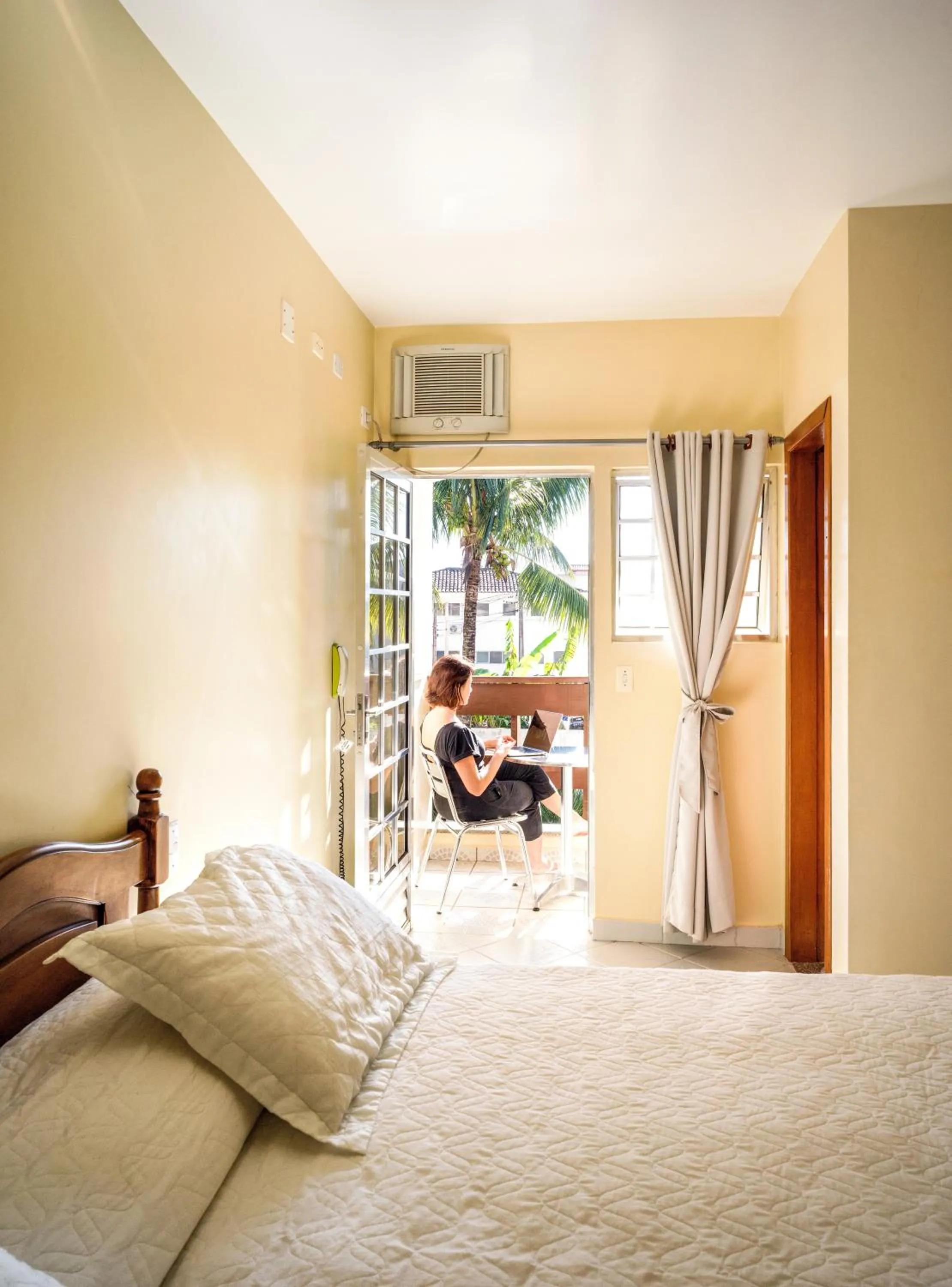 Balcony/Terrace, Bed in Costabela Apart Hotel e Pousada
