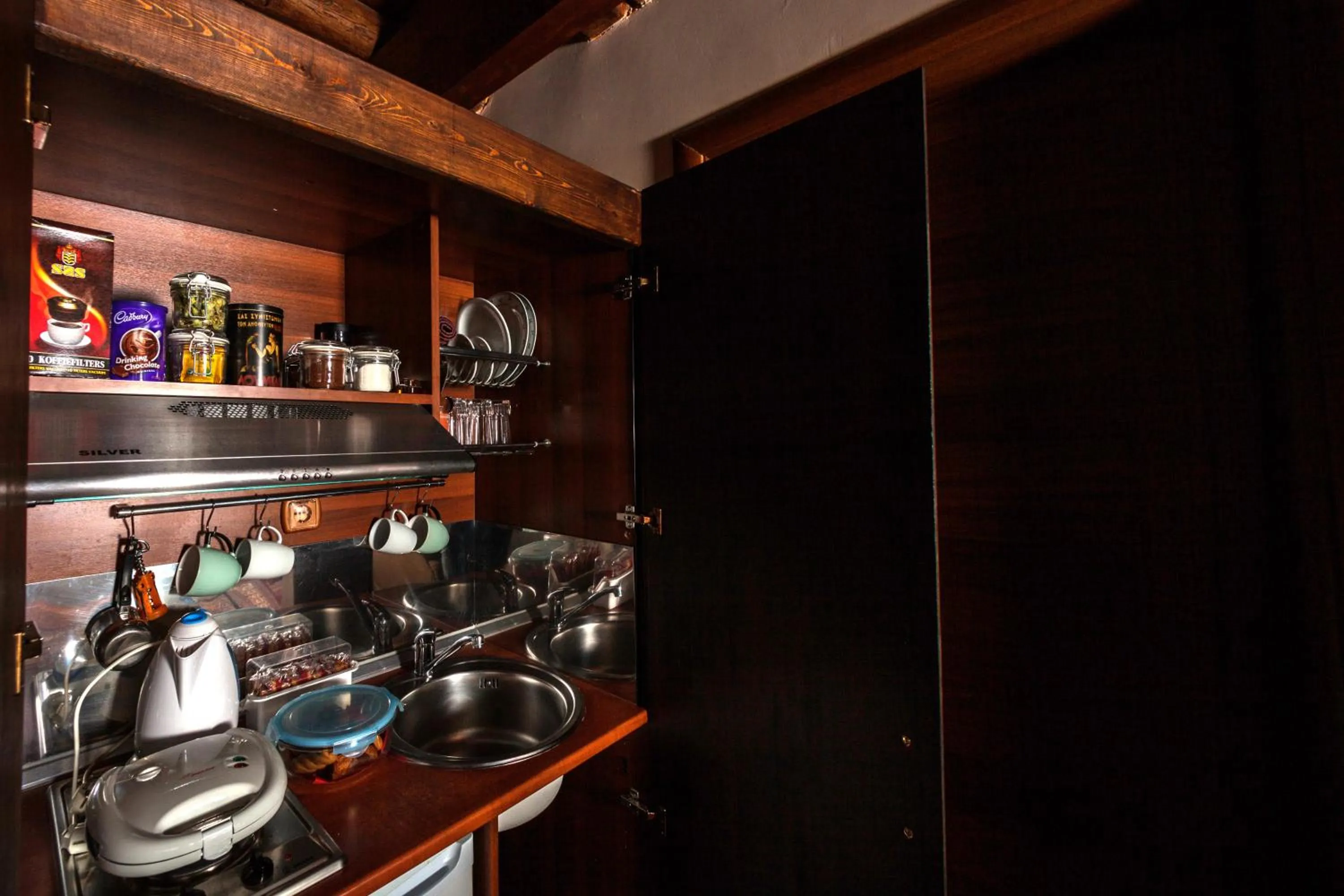 Kitchen or kitchenette in Pera Alonia Guest House