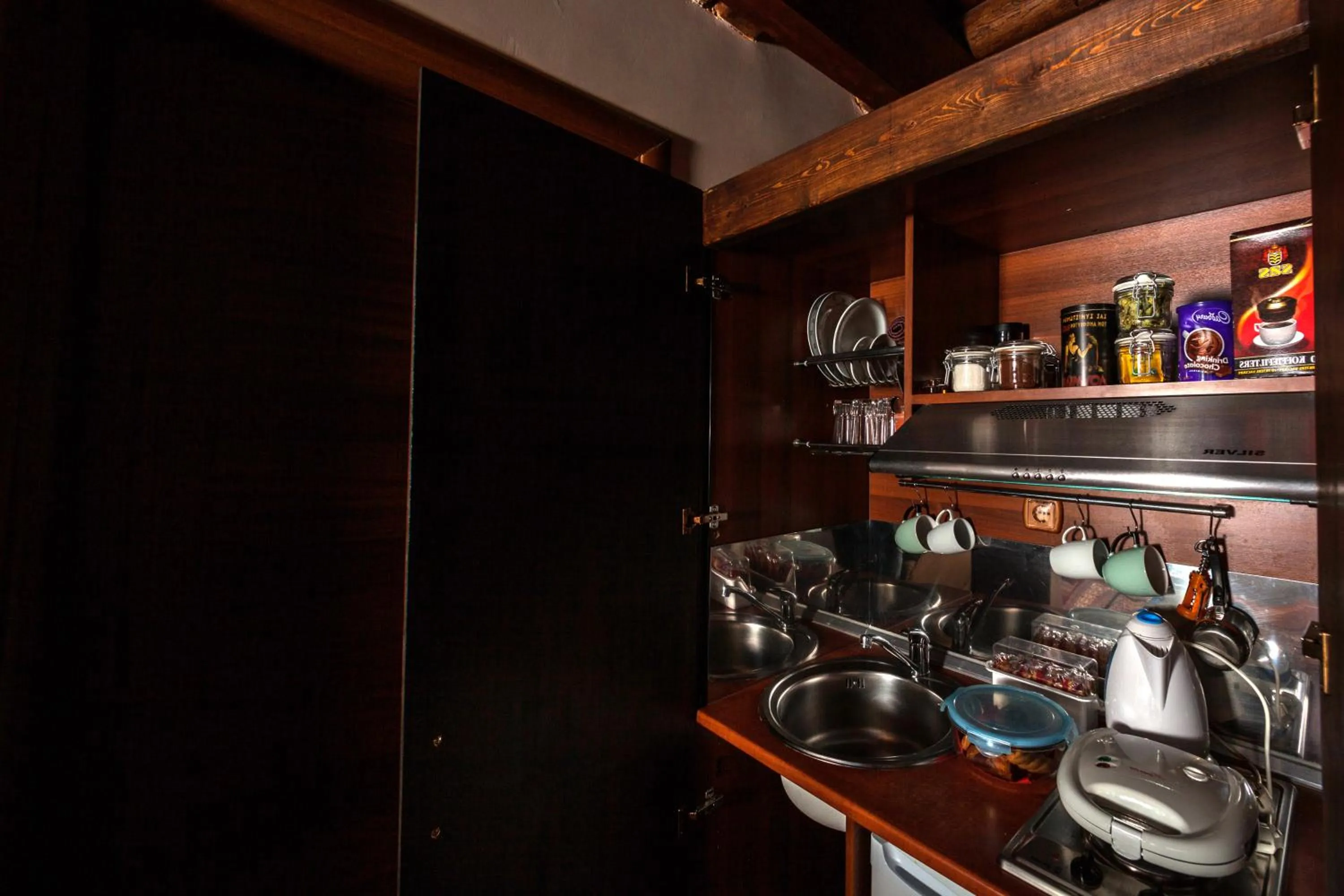 Kitchen or kitchenette in Pera Alonia Guest House