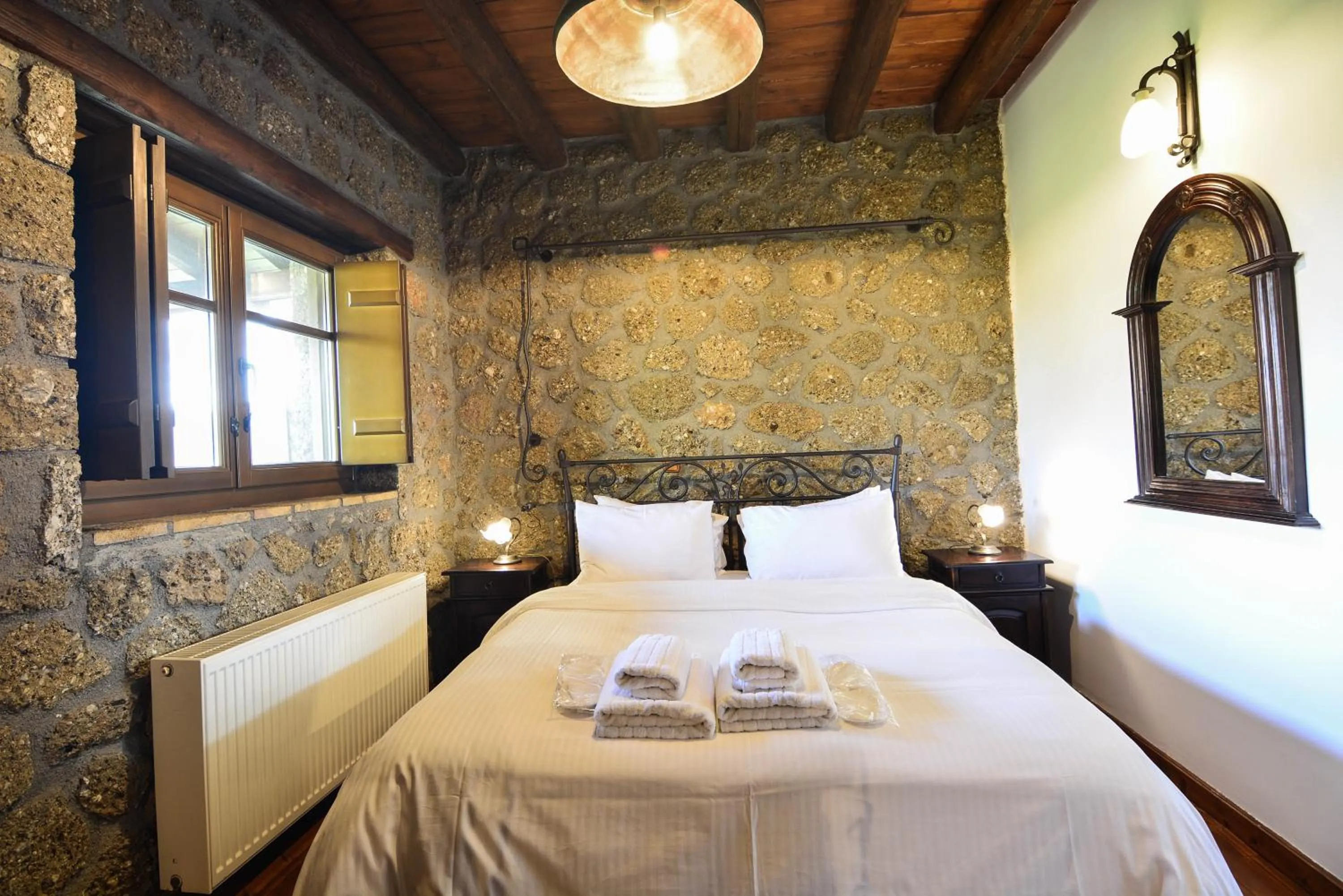 Bed in Pera Alonia Guest House