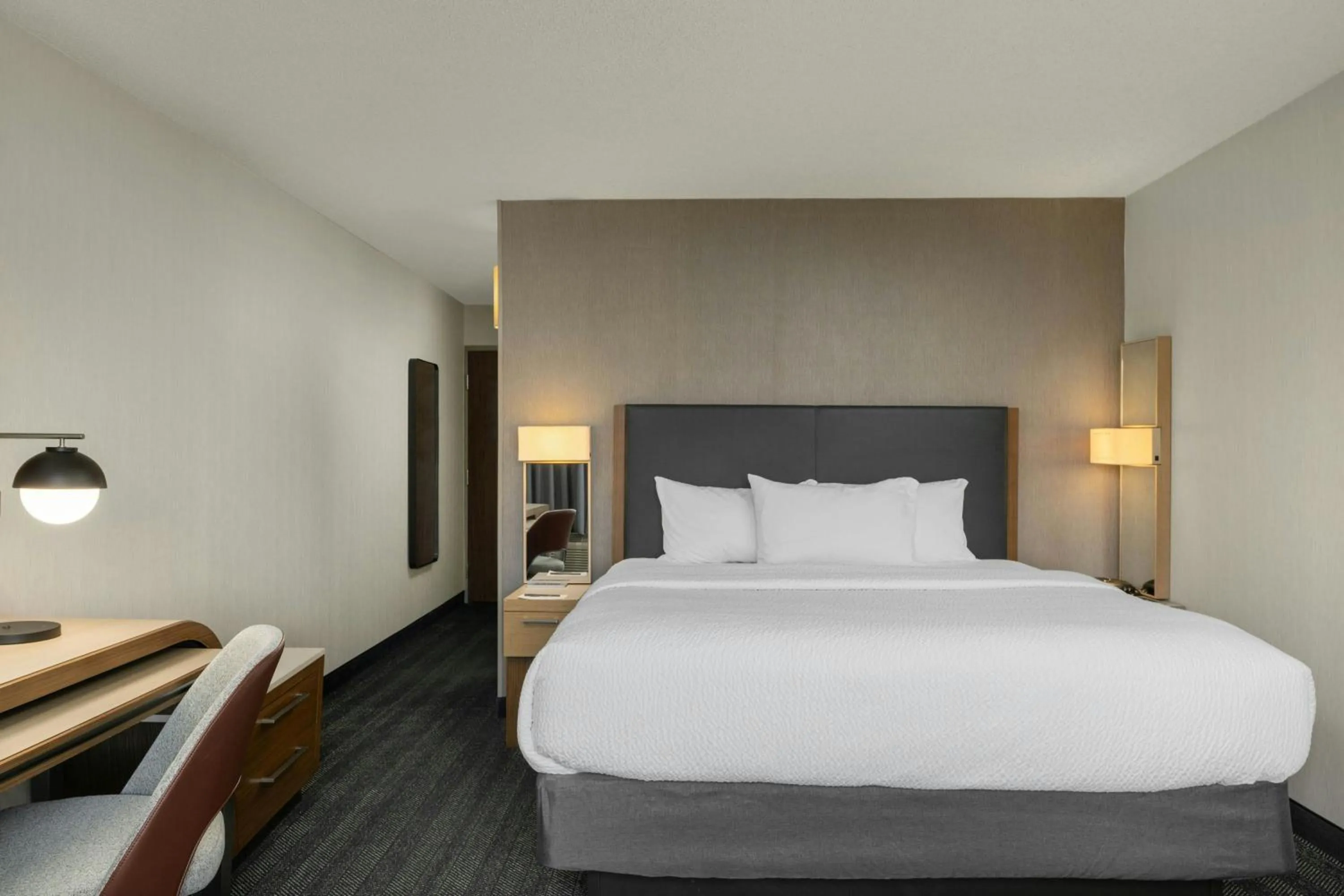 Photo of the whole room, Bed in Courtyard Boise Downtown