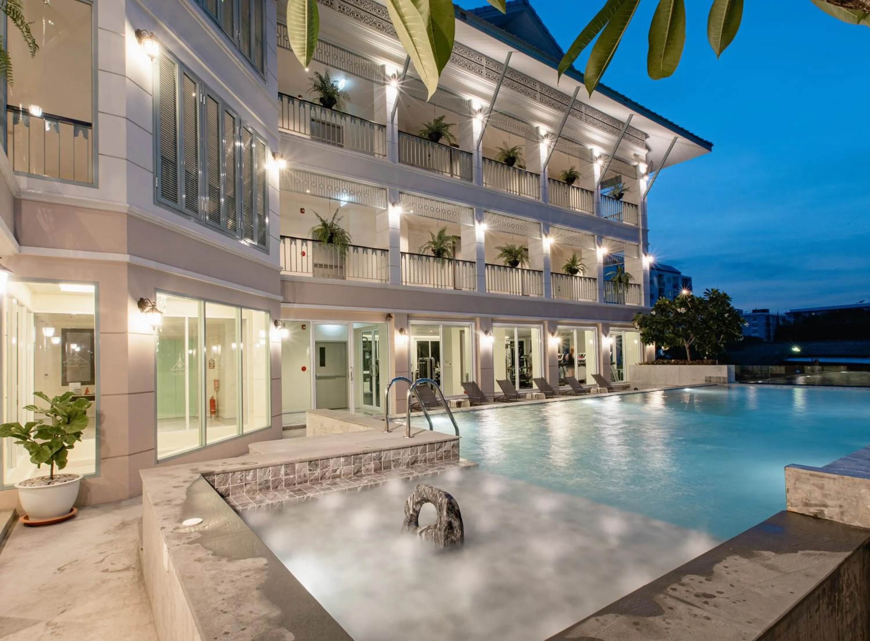 Property building in Siam Tharadol