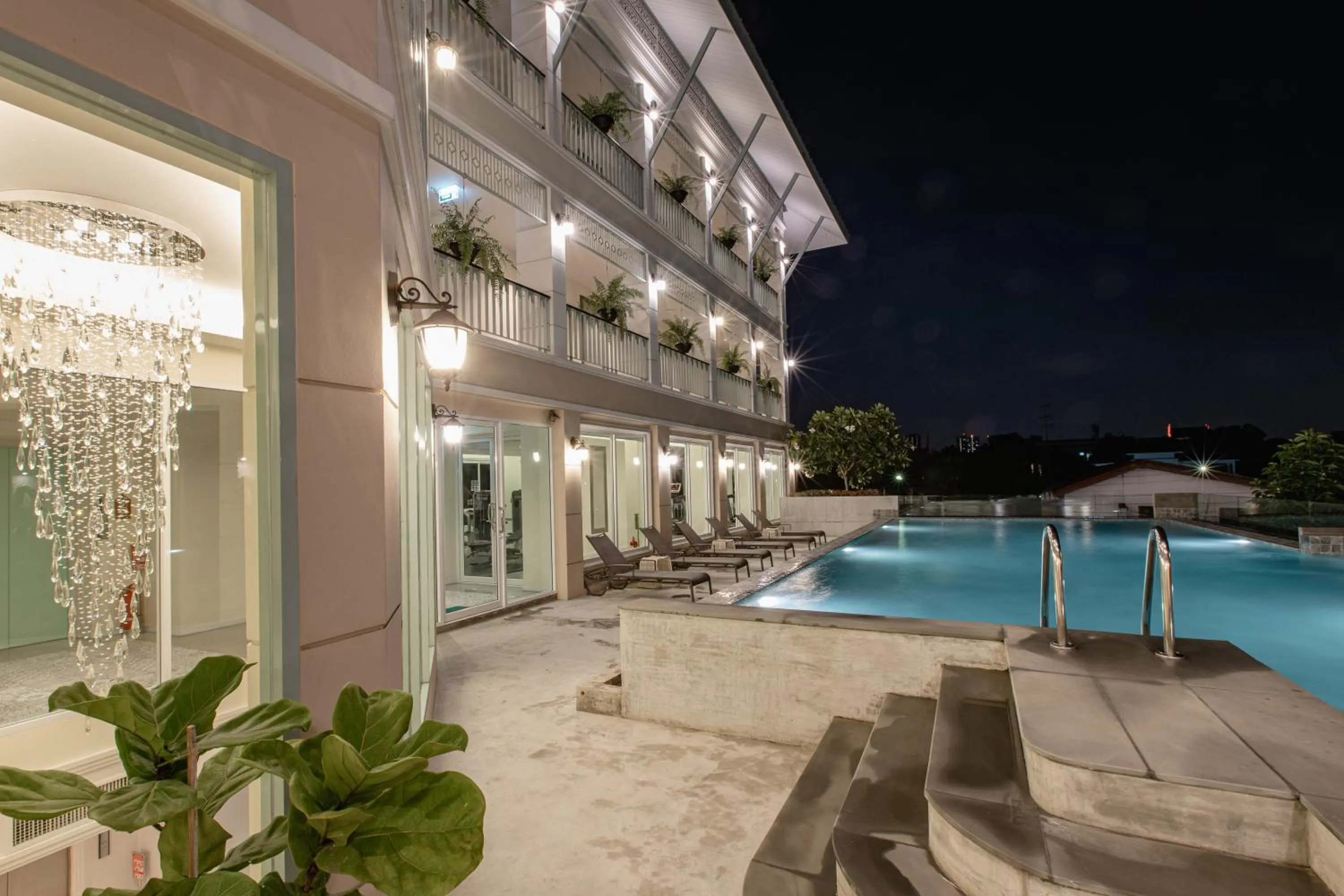 Property building in Siam Tharadol