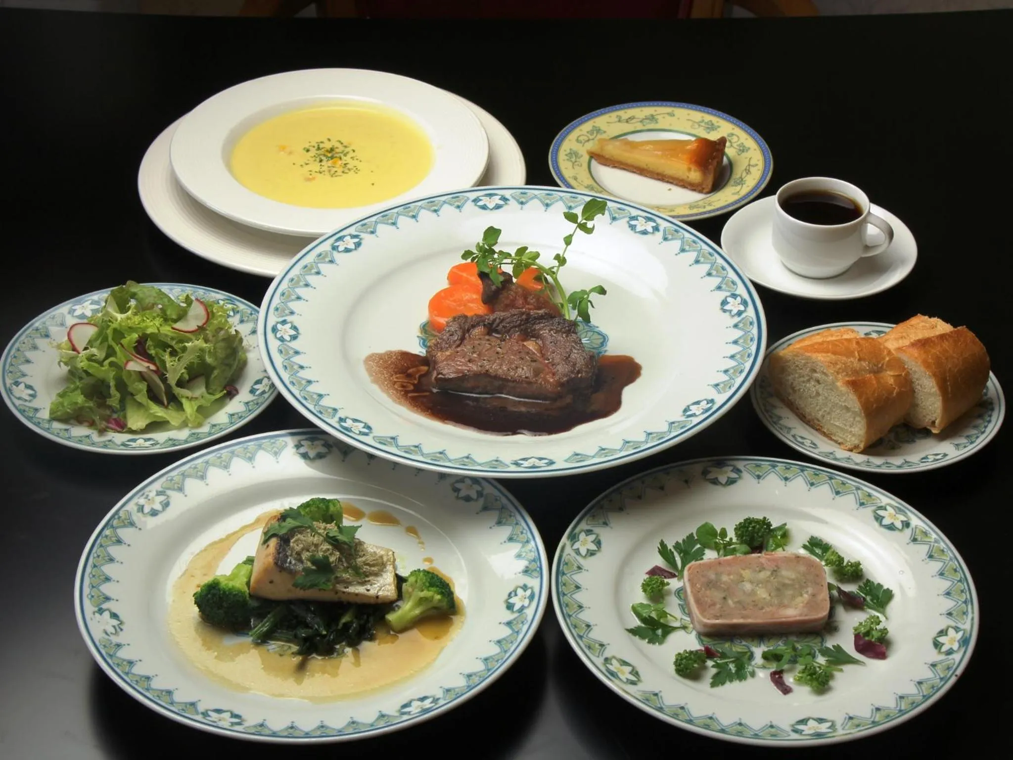 Dinner in Pension Raisin