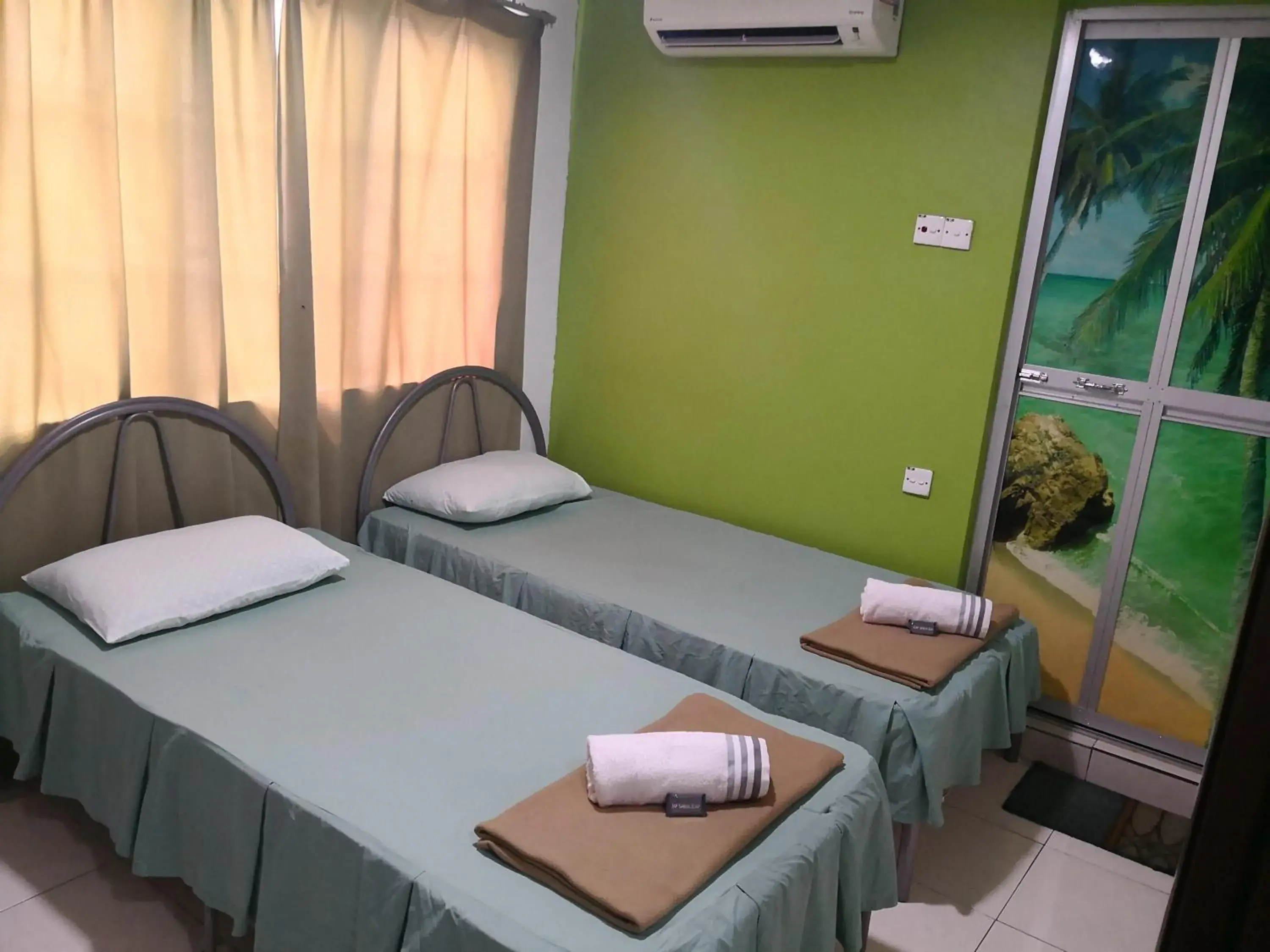 Standard Twin Room in Midah lnn Puchong Standard Twin Room in Midah lnn Puchong
