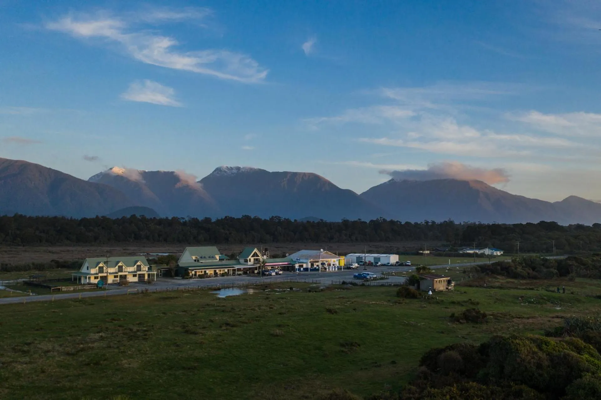 Mountain view in Haast Beach Motel