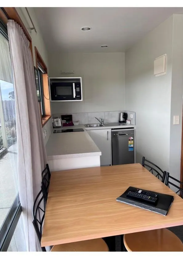 Kitchen or kitchenette in Haast Beach Motel