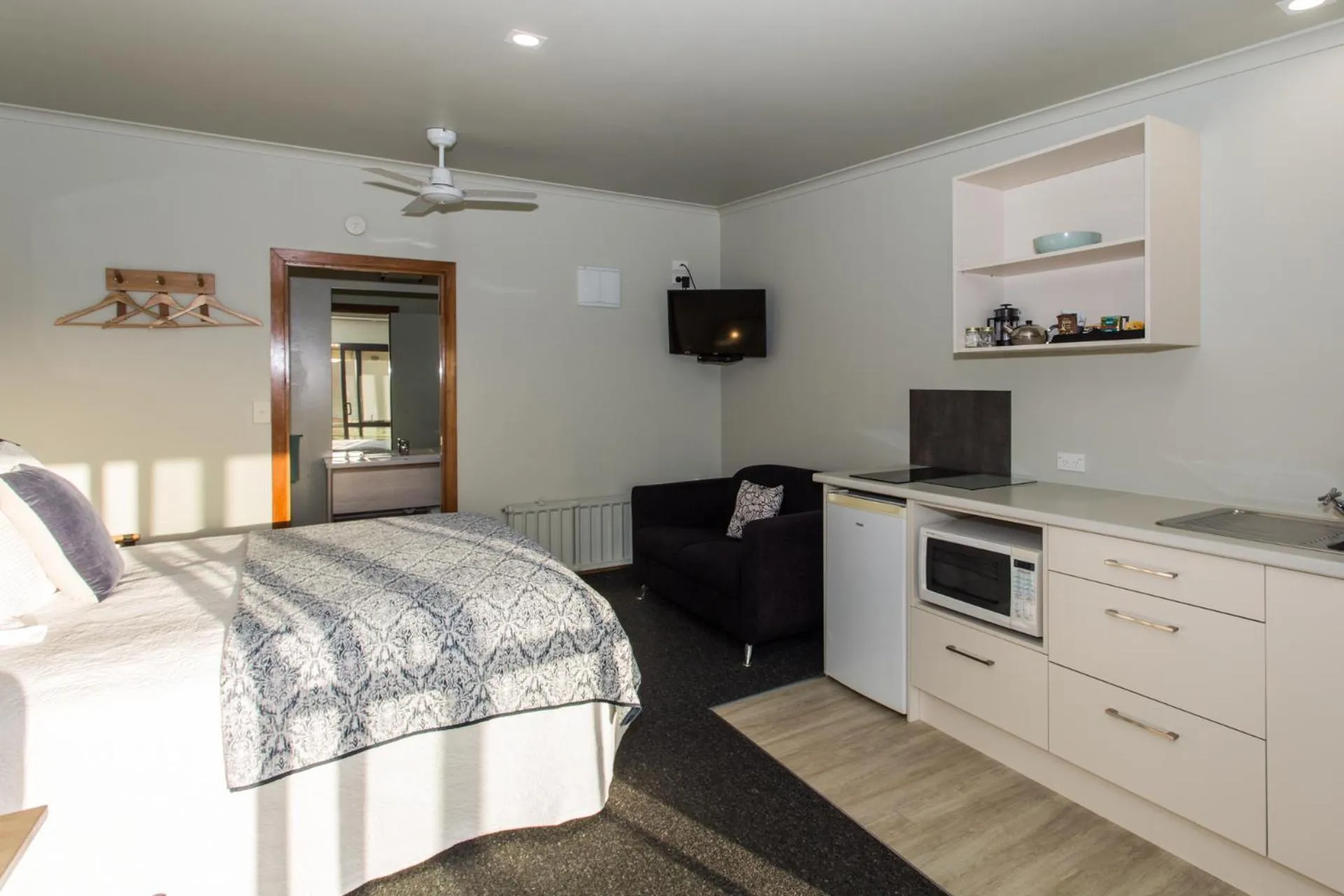 Photo of the whole room, Bed in Haast Beach Motel