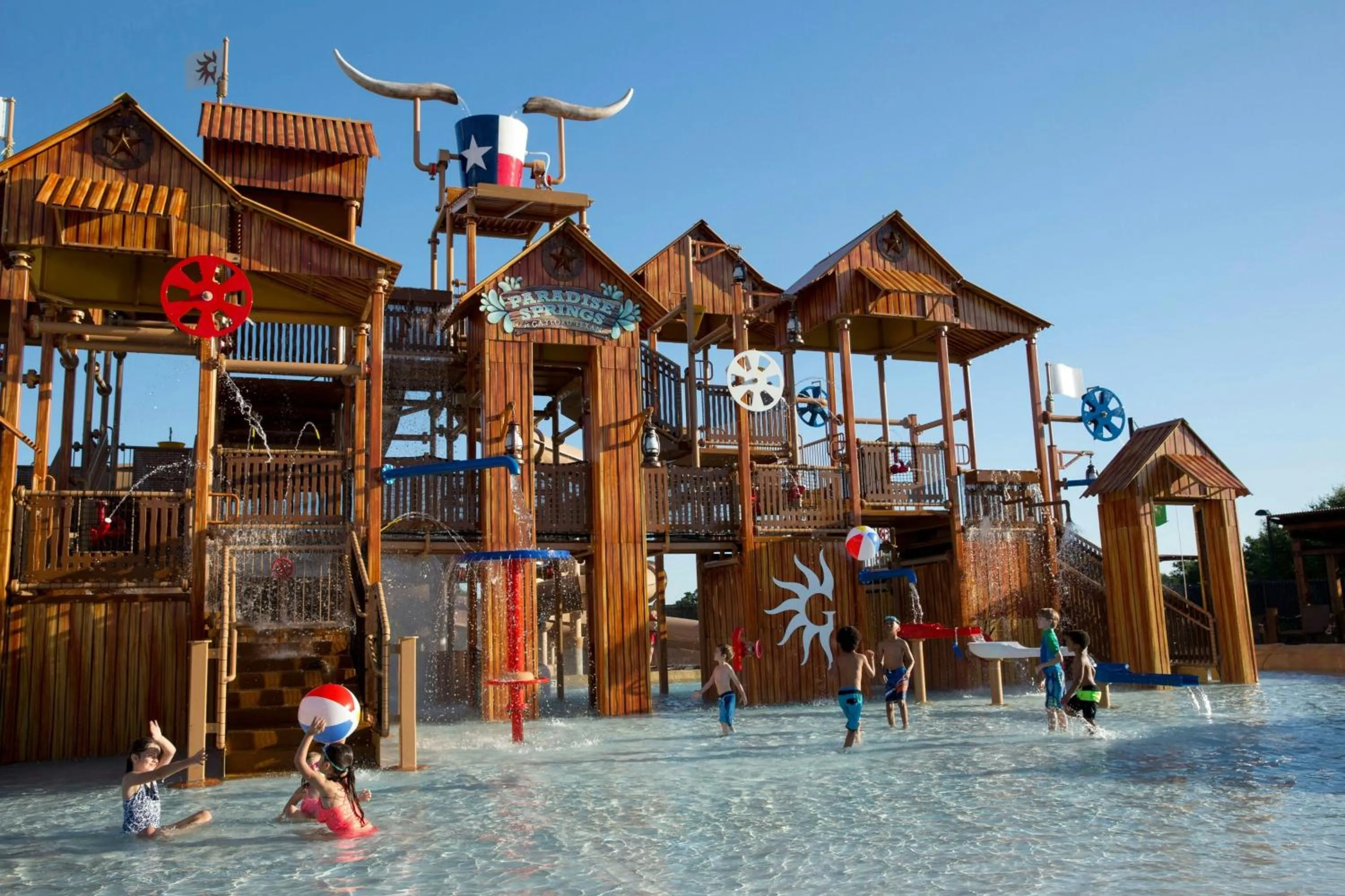 Swimming pool in Gaylord Texan Resort and Convention Center