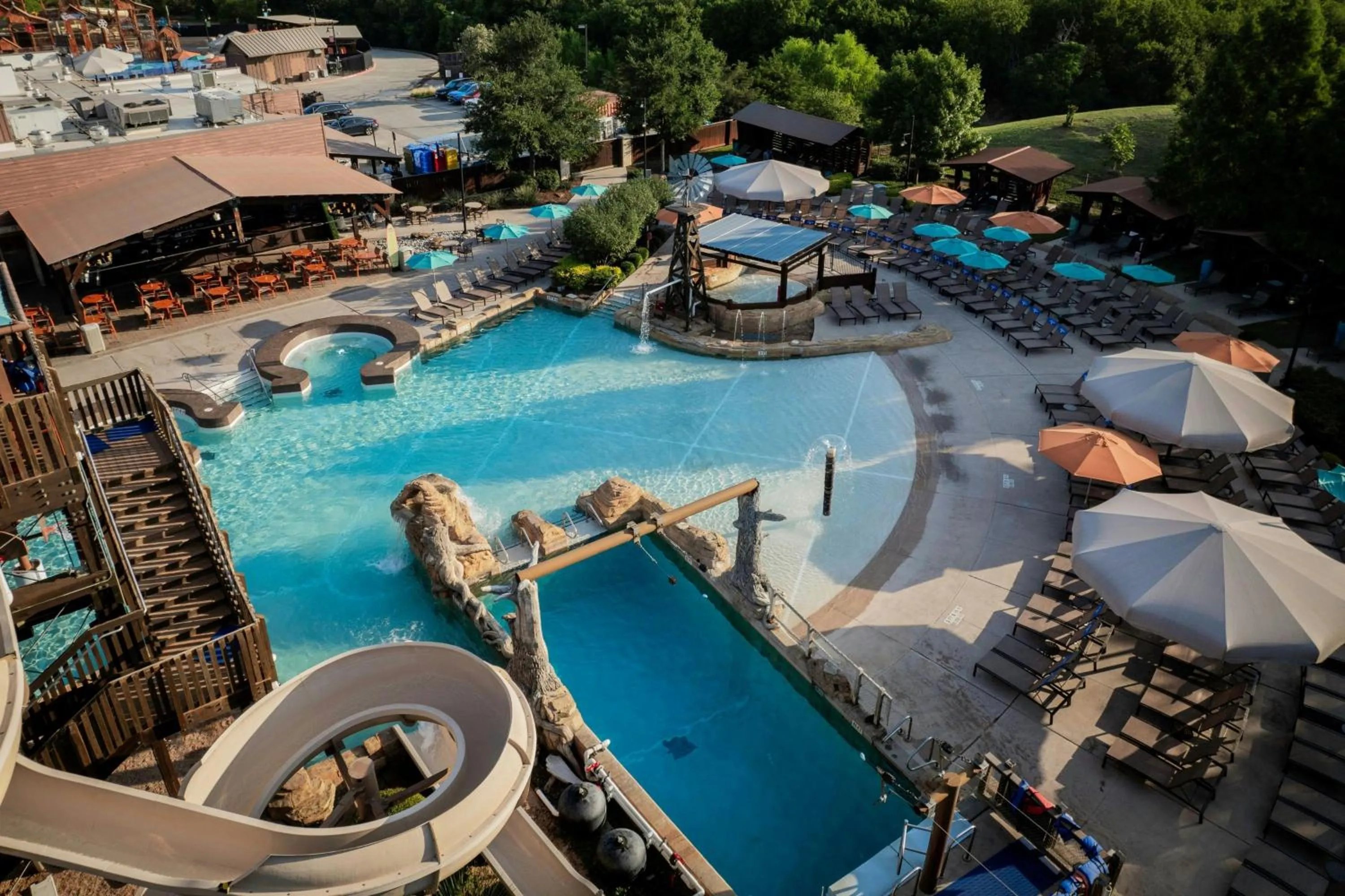 Swimming pool in Gaylord Texan Resort and Convention Center