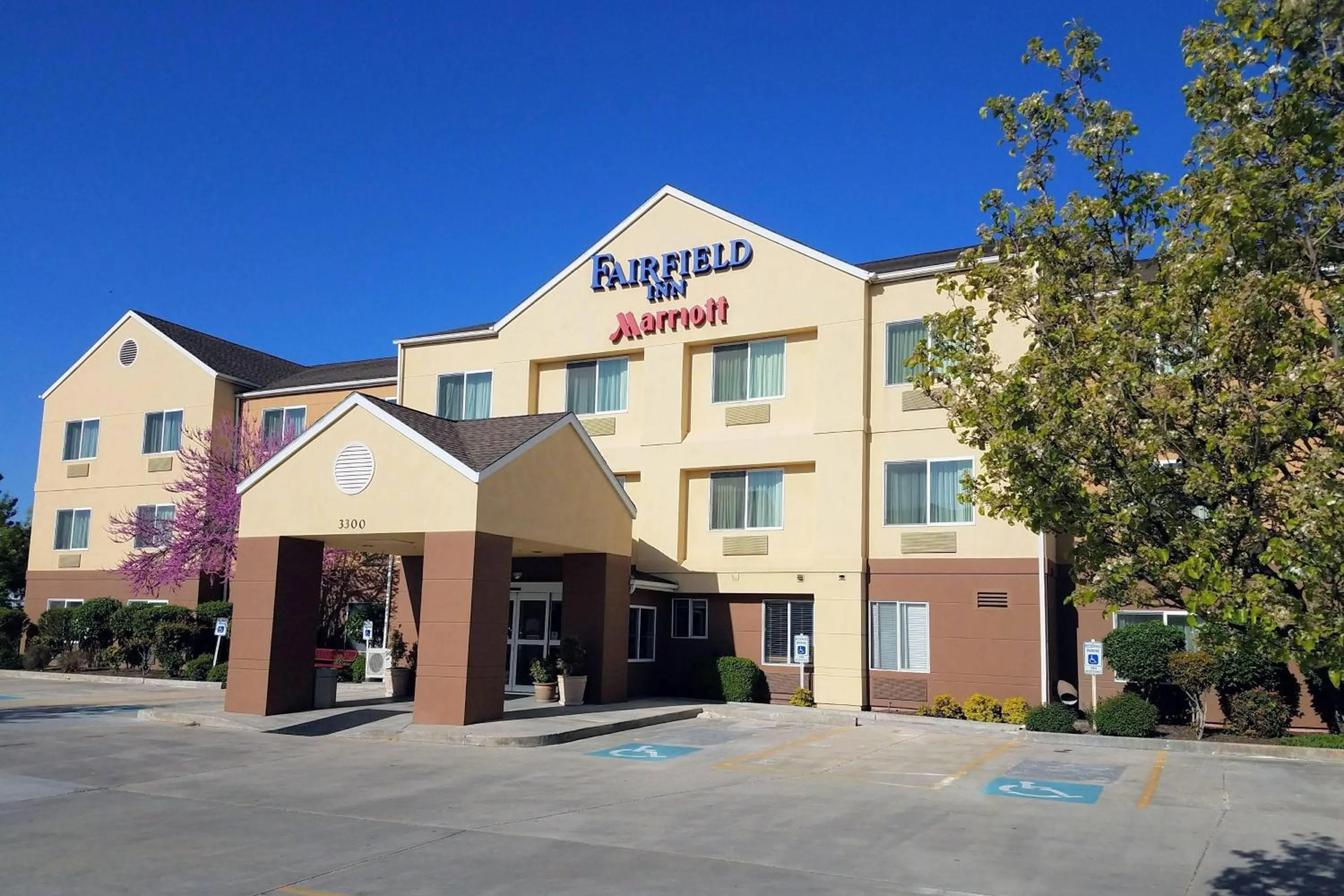Property building in Fairfield Inn Boise Airport