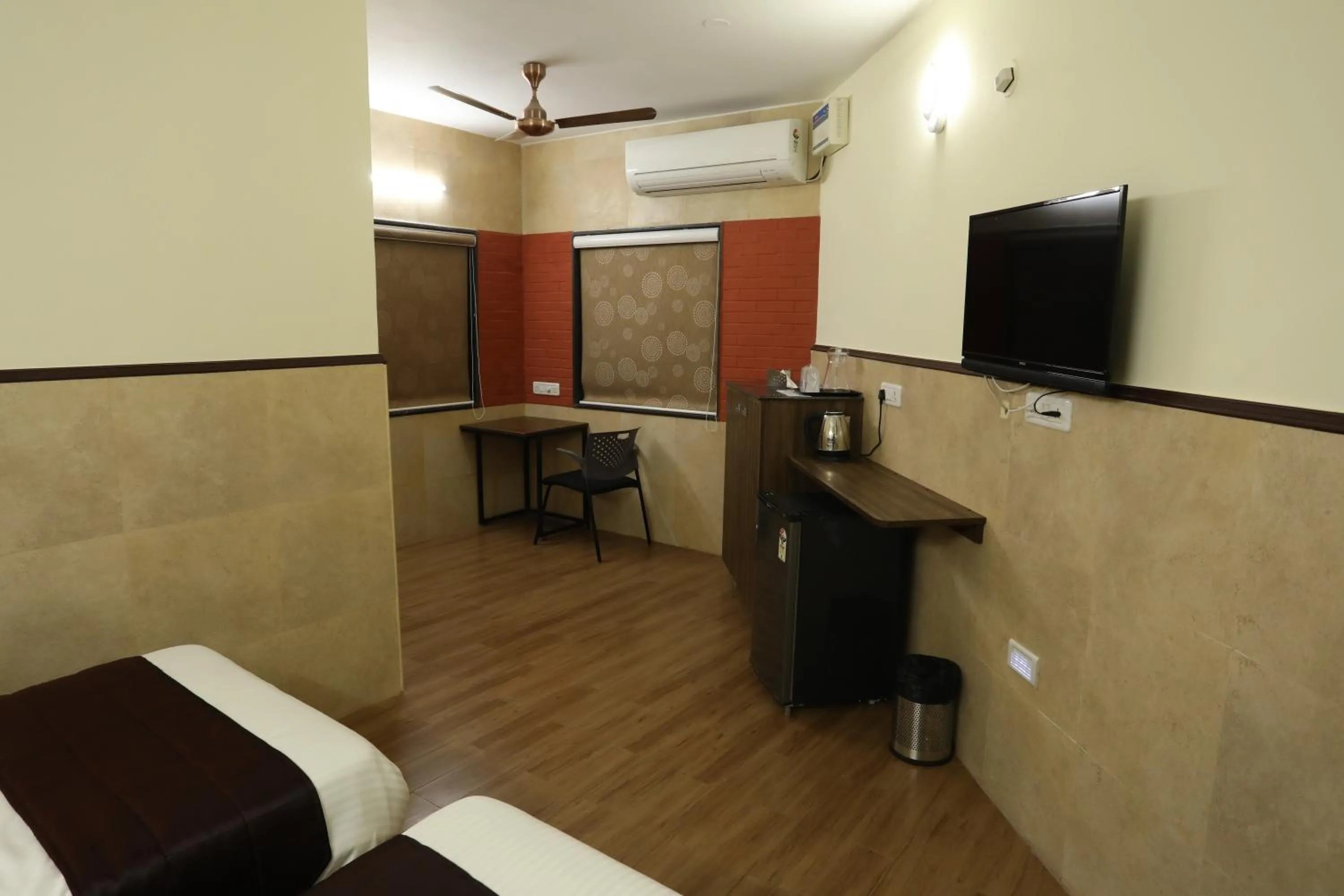 Bed in Season 4 Residences - Nungambakkam Near US consulate, Apollo Hospital, Shankar Nethralaya